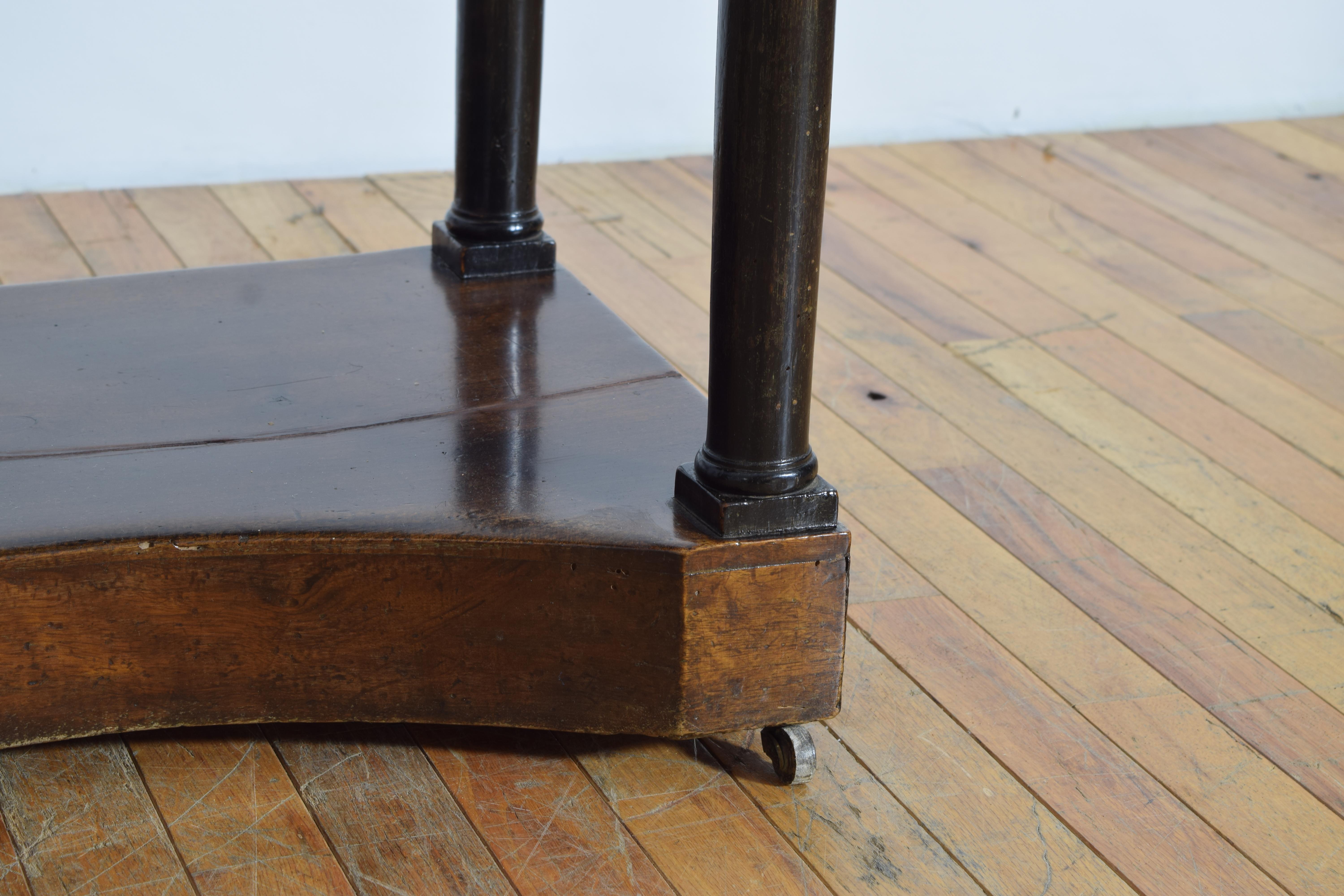 Norditalienischer neoklassischer Nussbaum & ebonisiertes schabloniertes Leder-Schreibtisch im Angebot 2