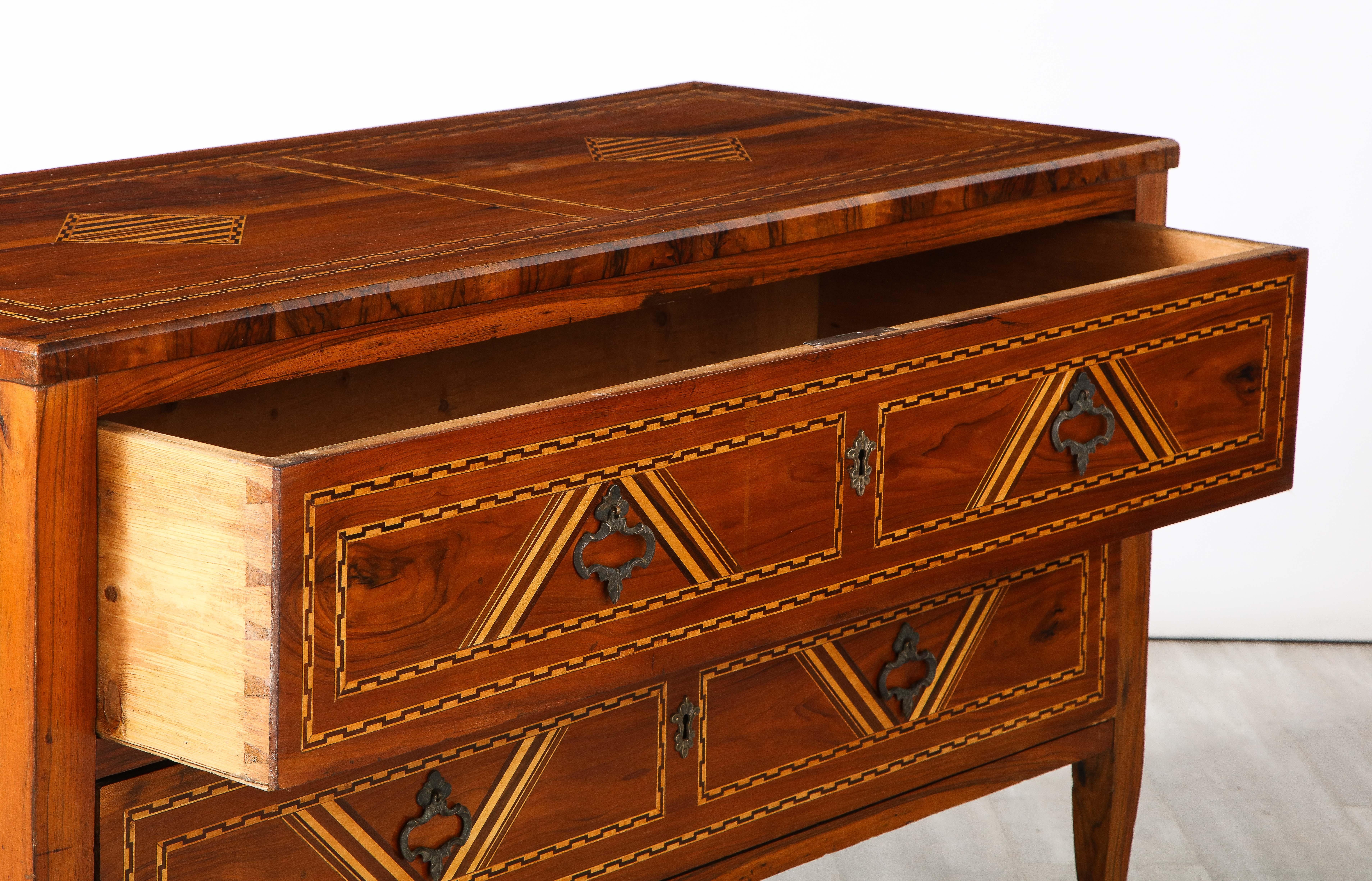 Northern Italian Neoclassical Walnut Inlaid Marquetry Commode, Chest of Drawers 10