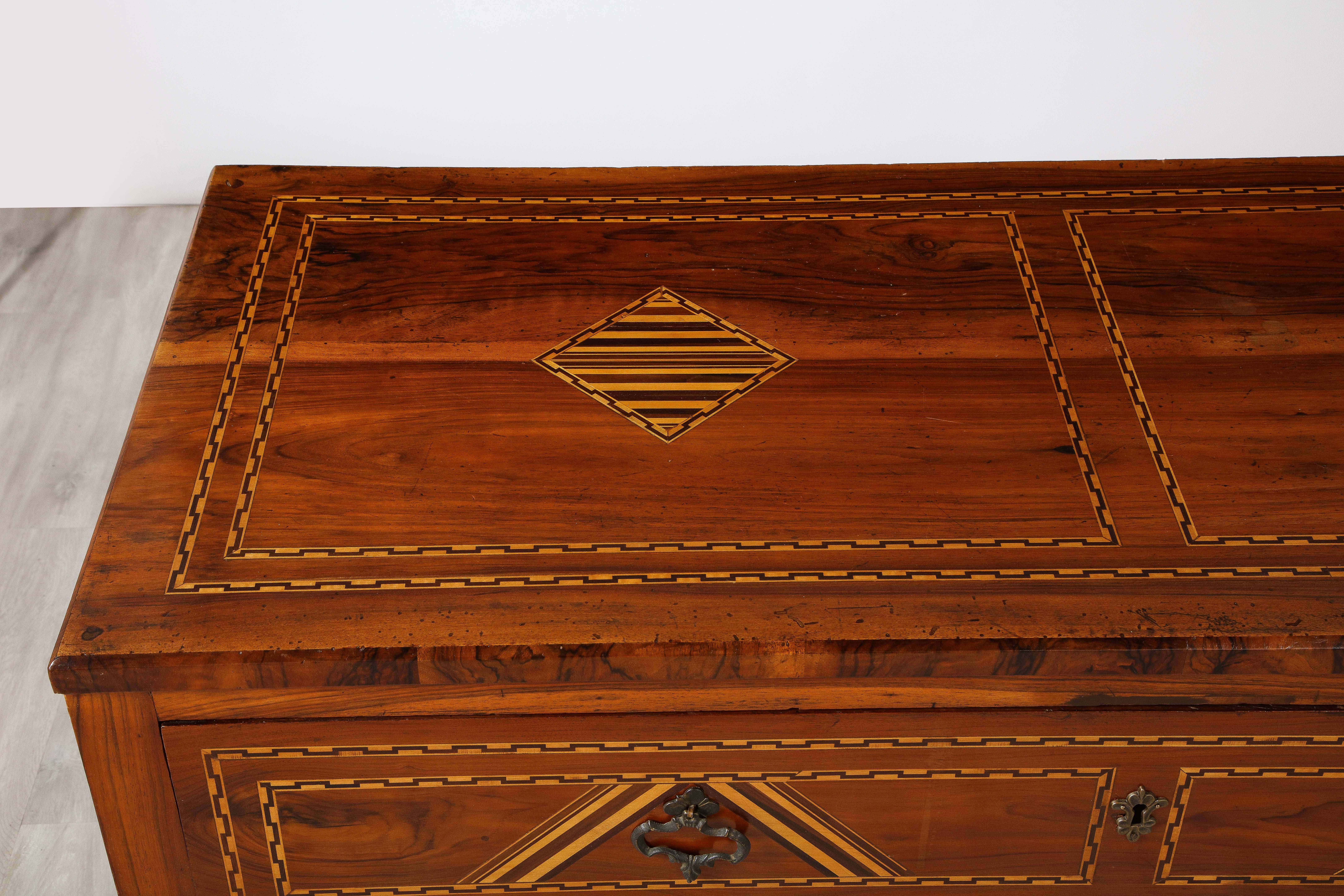 Northern Italian Neoclassical Walnut Inlaid Marquetry Commode, Chest of Drawers 2