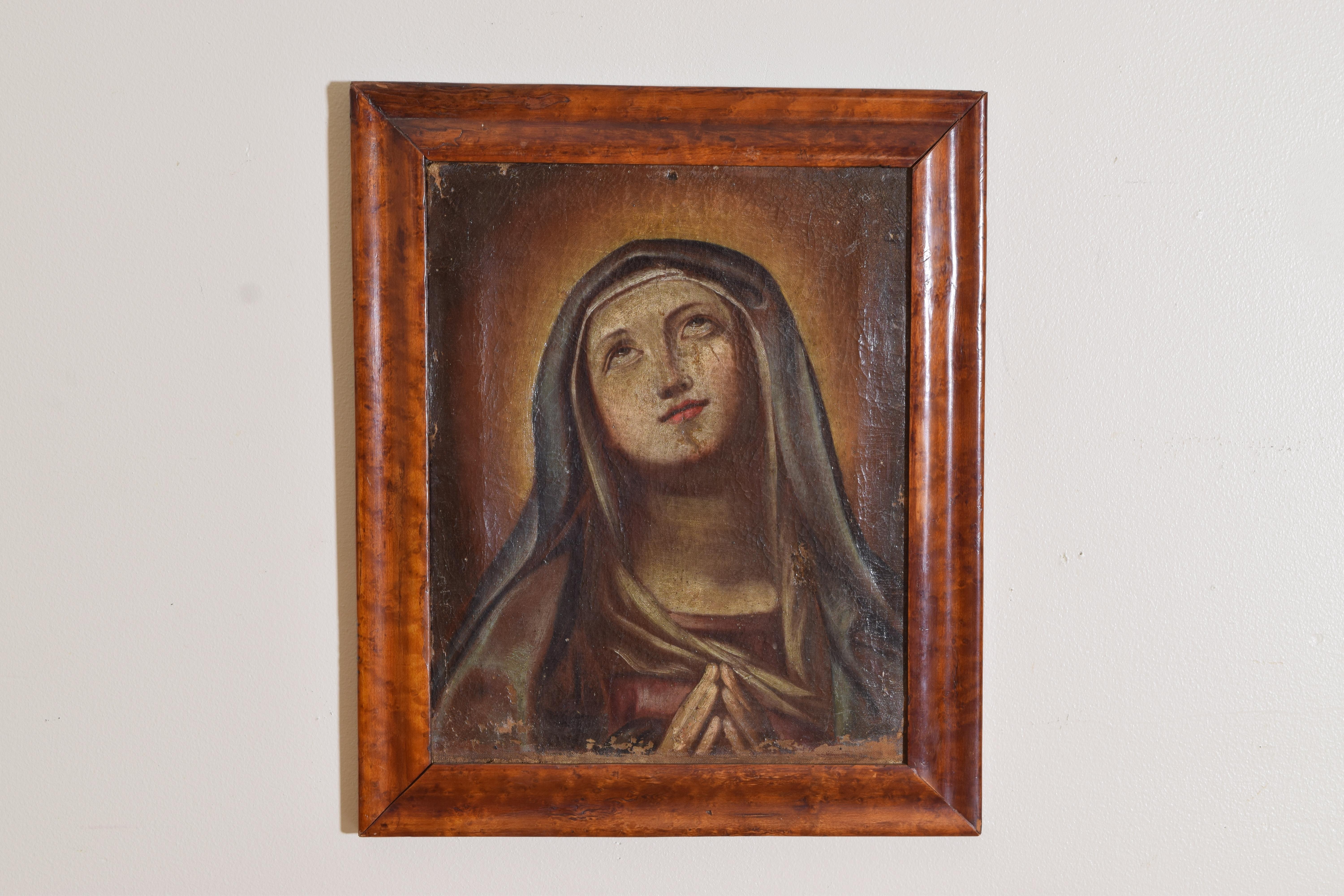 Das Gemälde zeigt die in Samt gehüllte Madonna im Zustand der Anbetung, das Gemälde ist unrestauriert, in einem zeitgenössischen und wahrscheinlich originalen Nussbaumrahmen