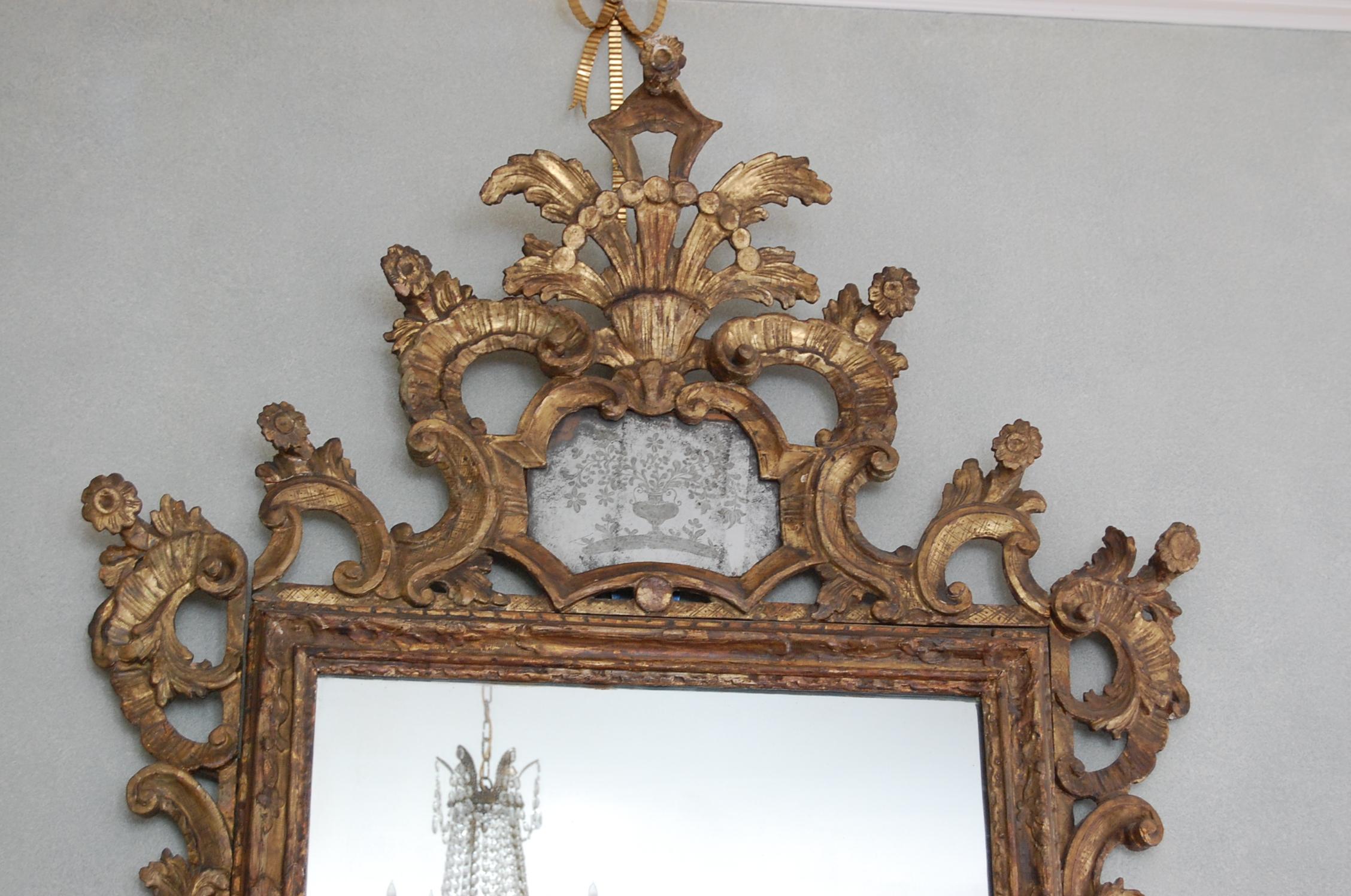 Northern Italian Rococo Giltwood Mid-18th Century Mirror In Good Condition For Sale In Pittsburgh, PA