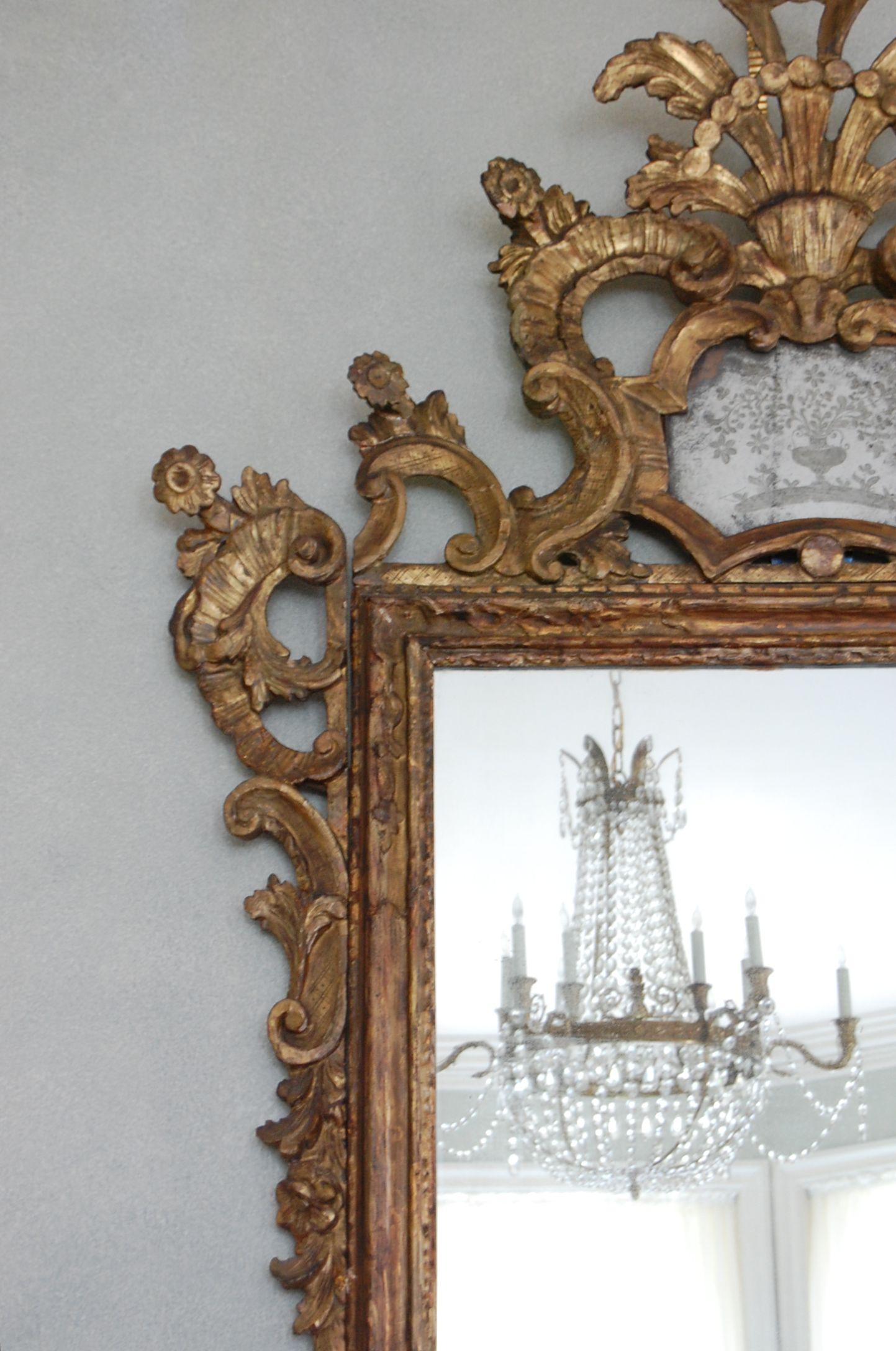 Wood Northern Italian Rococo Giltwood Mid-18th Century Mirror For Sale