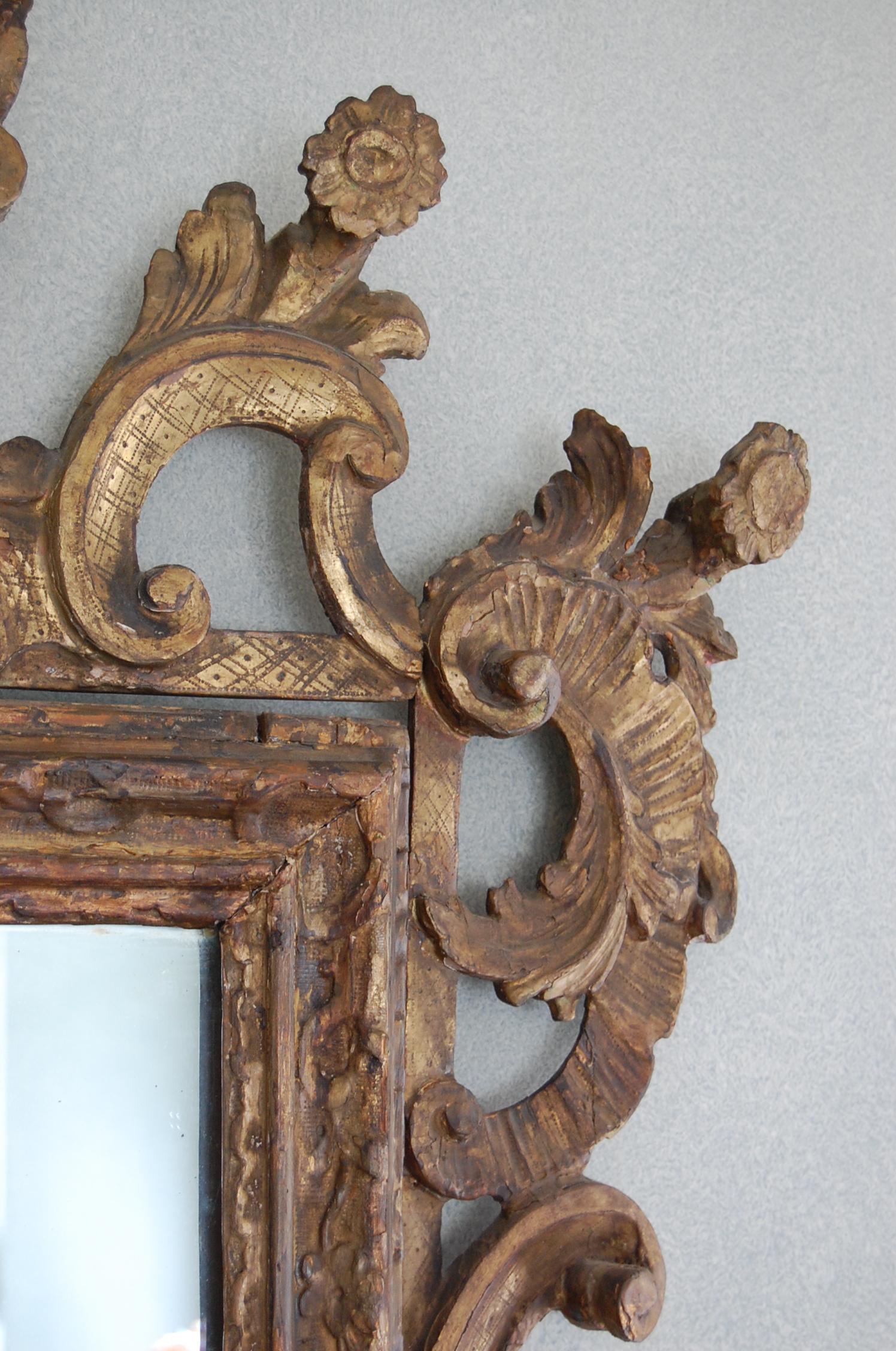 Northern Italian Rococo Giltwood Mid-18th Century Mirror For Sale 5