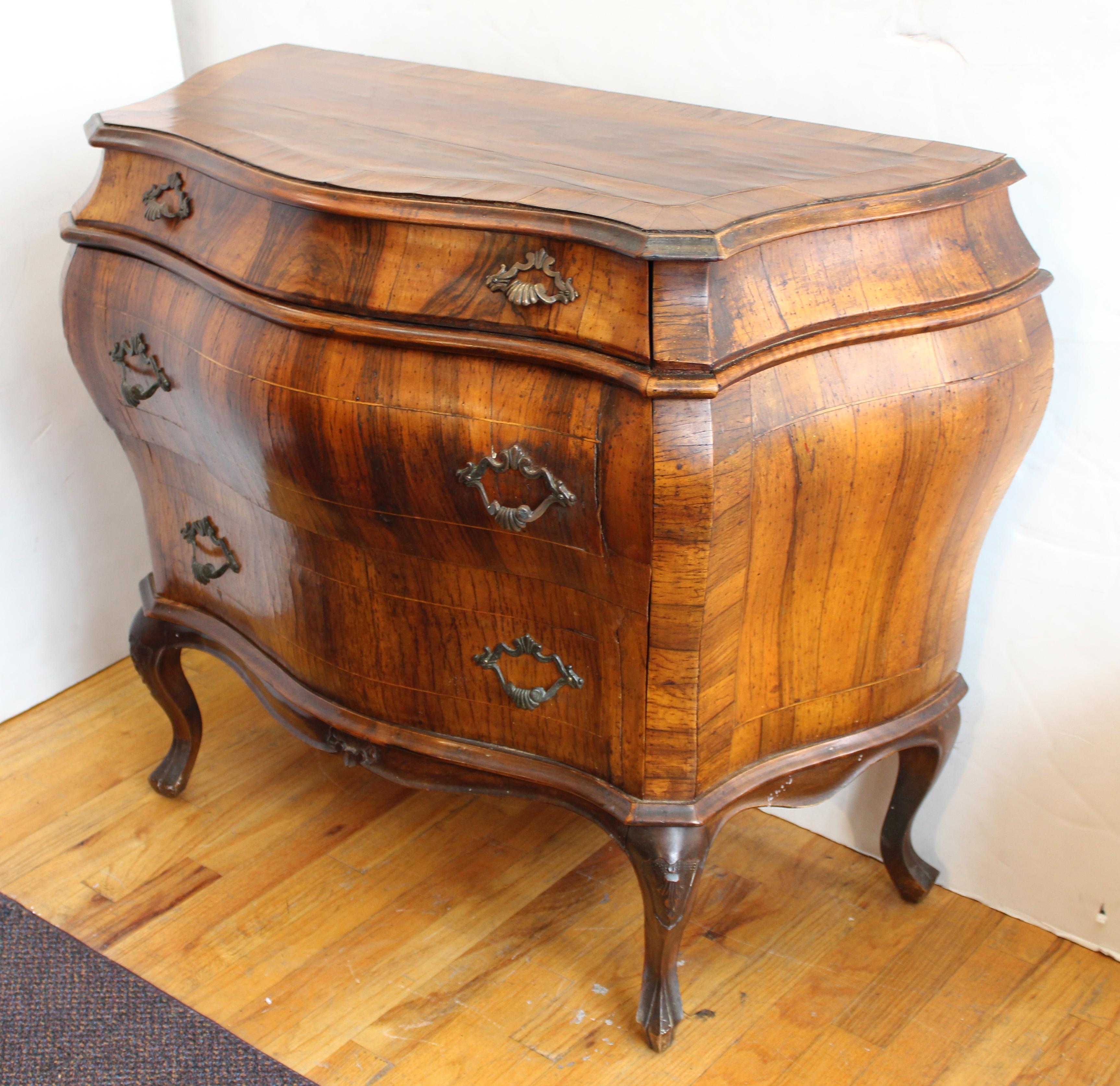 Northern Italian Rococo Manner Bombe Commode in Fruitwood In Good Condition In New York, NY