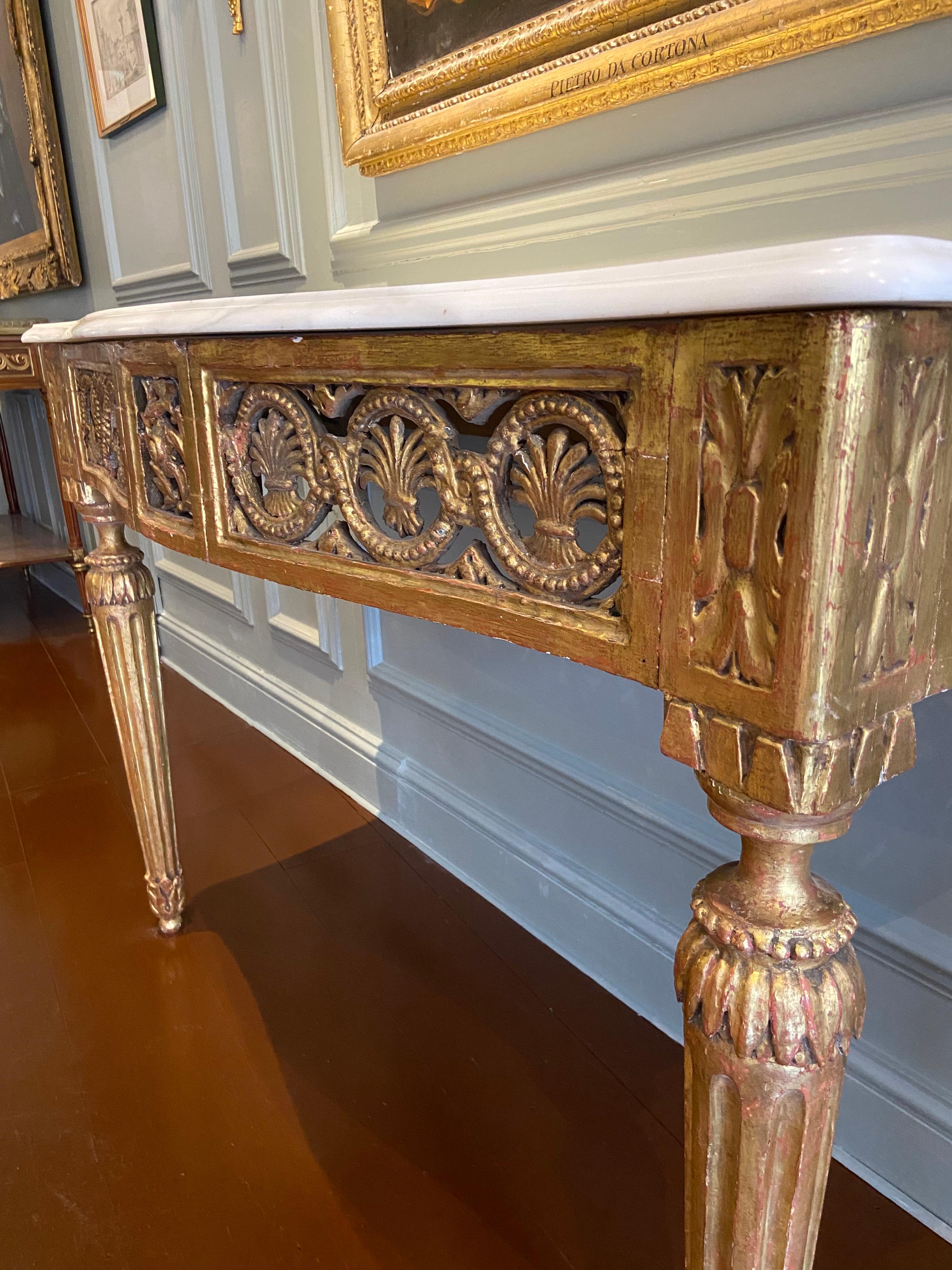 Table console en bois doré sculpté et serpentin d'Italie du Nord, fin du XVIIIe siècle en vente 1