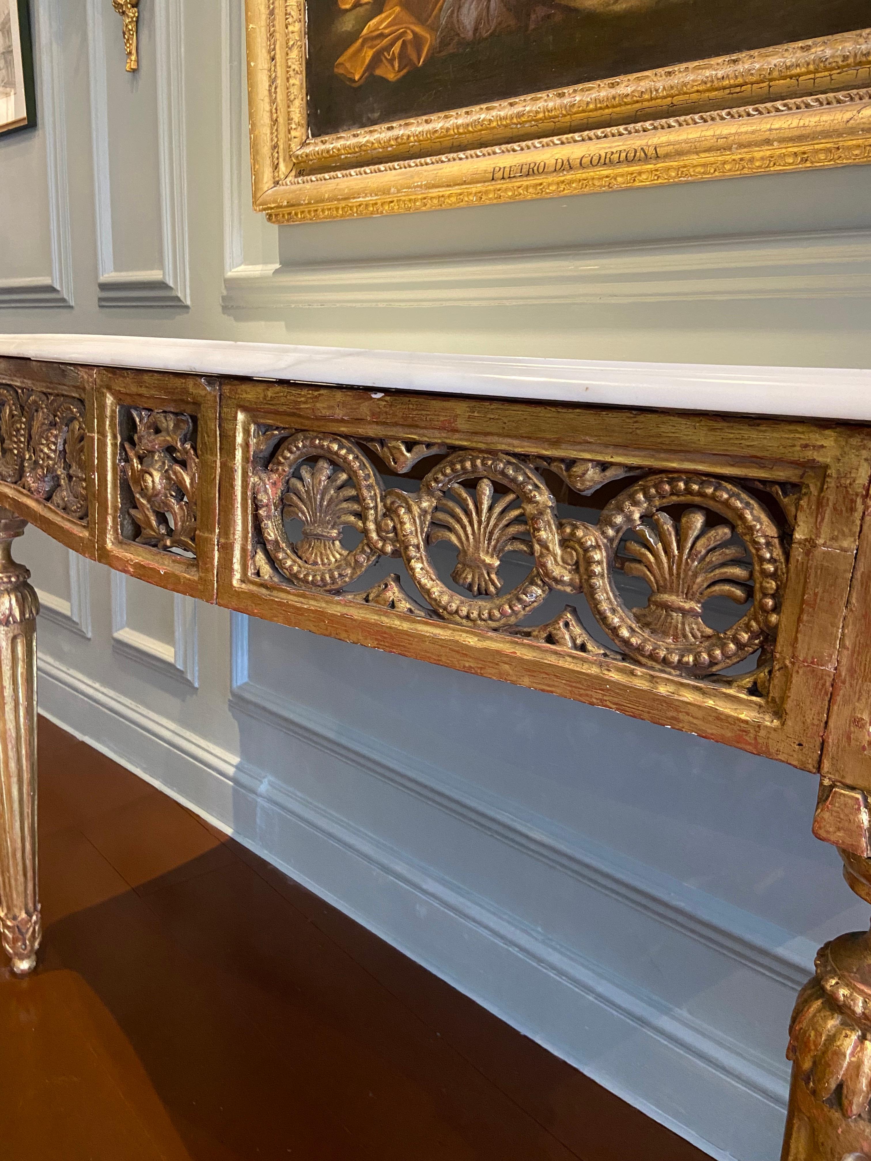 Table console en bois doré sculpté et serpentin d'Italie du Nord, fin du XVIIIe siècle en vente 2