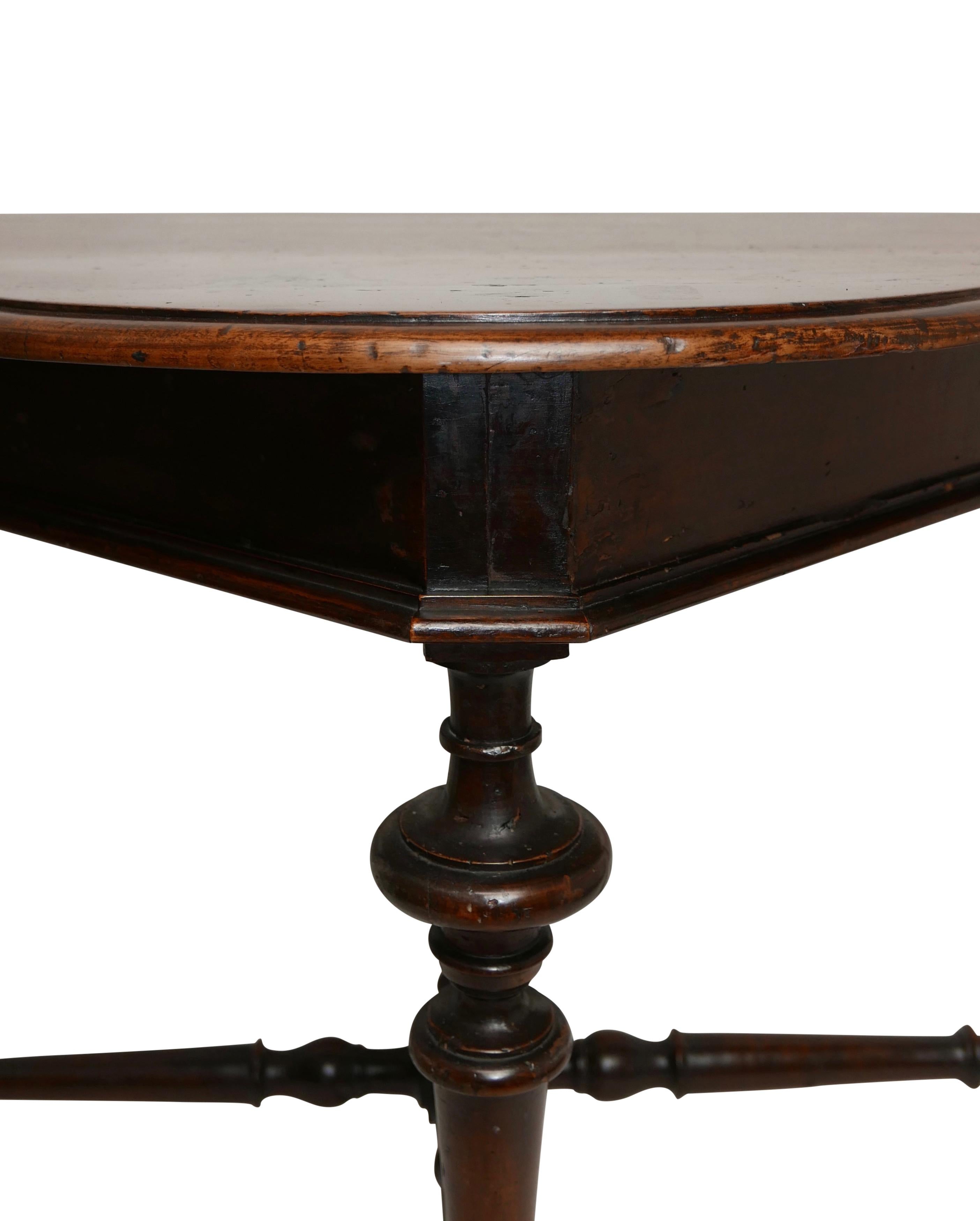 Northern Italian Walnut Console Table, Early 19th Century For Sale 2