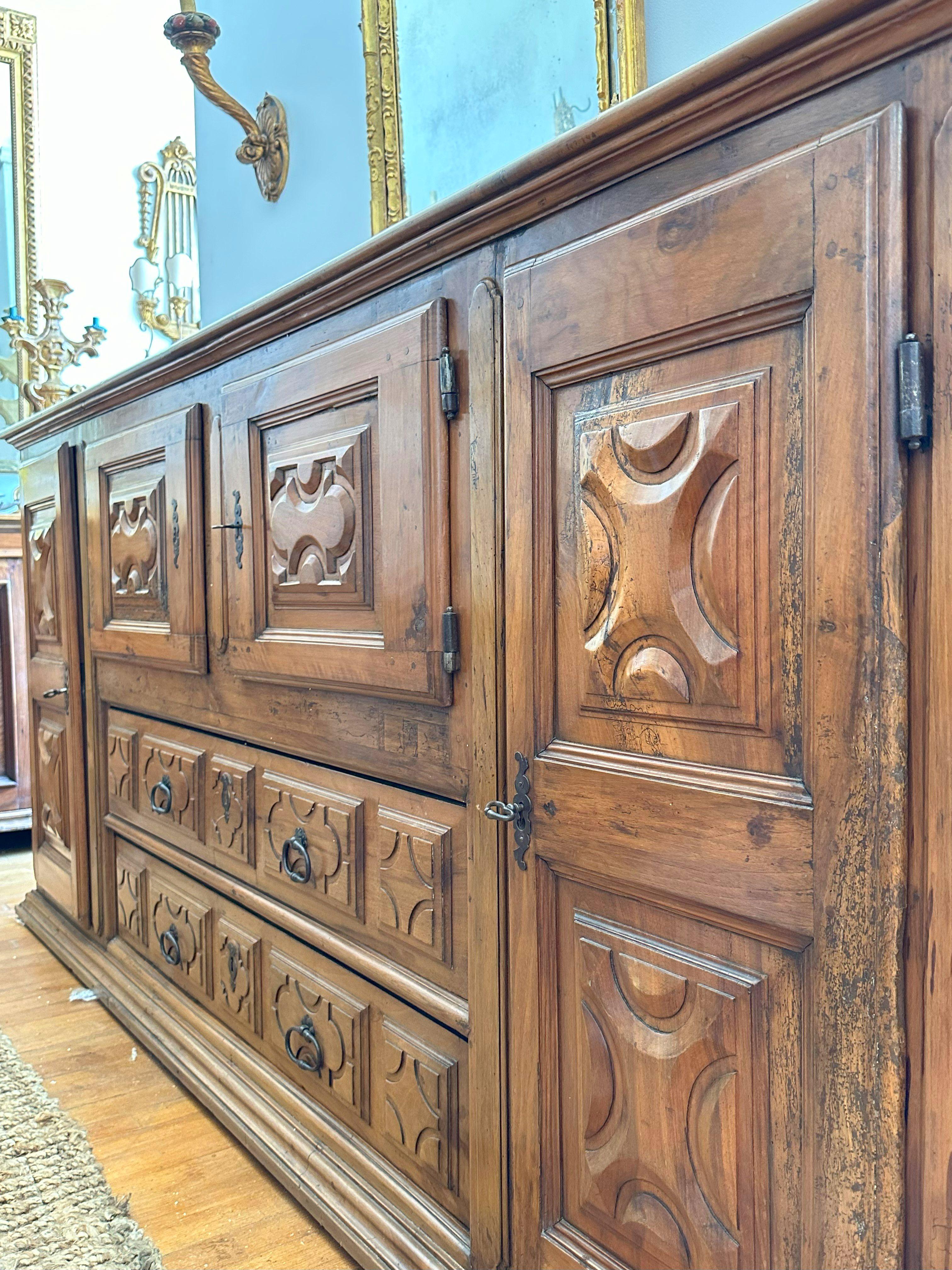 Northern Italian Walnut credenza - Circa 1800 In Good Condition For Sale In Los Angeles, CA