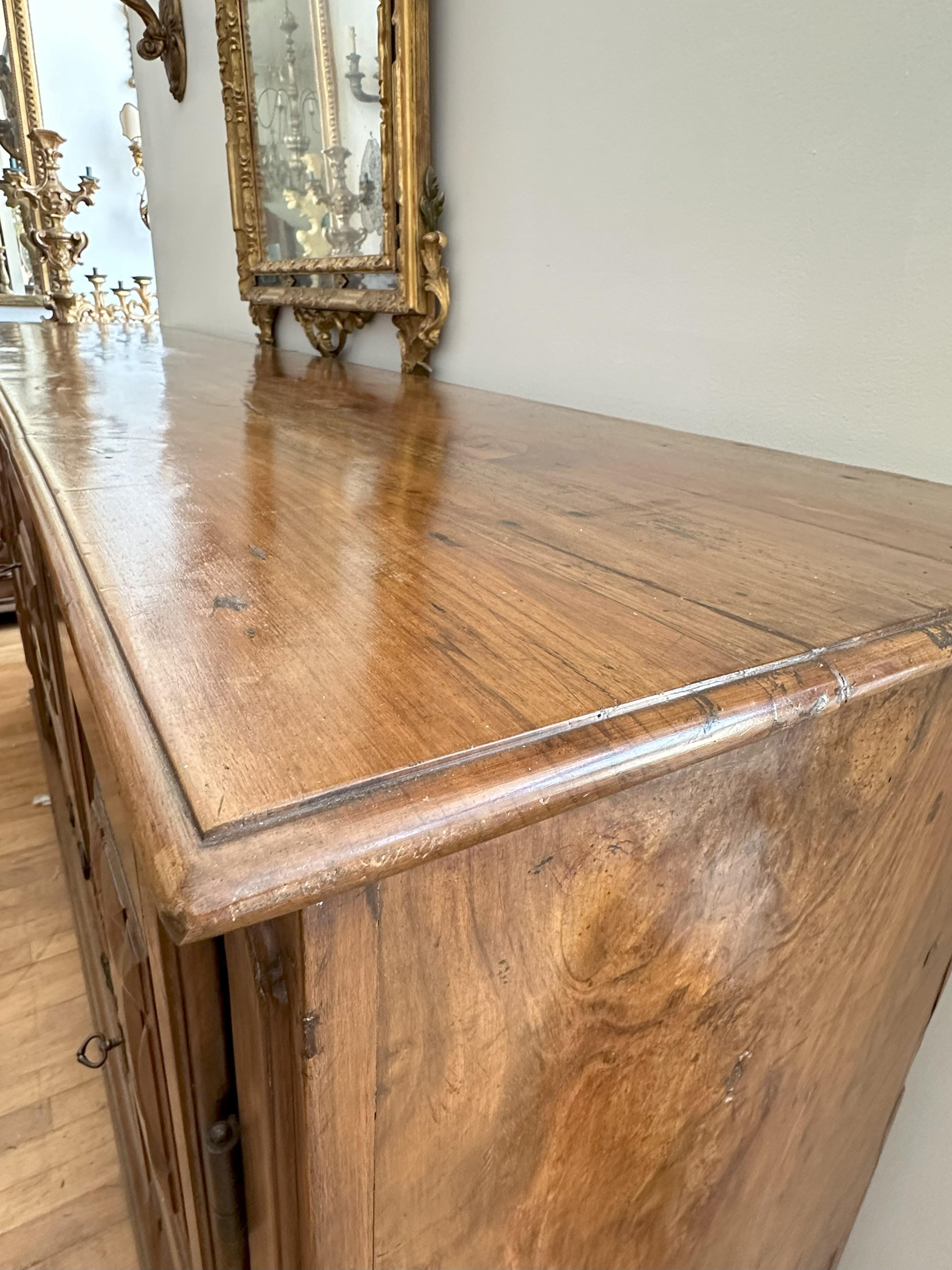 Northern Italian Walnut credenza - Circa 1800 For Sale 1