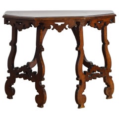 Northern Italian Baroque Period Walnut Scantonata Console Table, Early 18th Cent