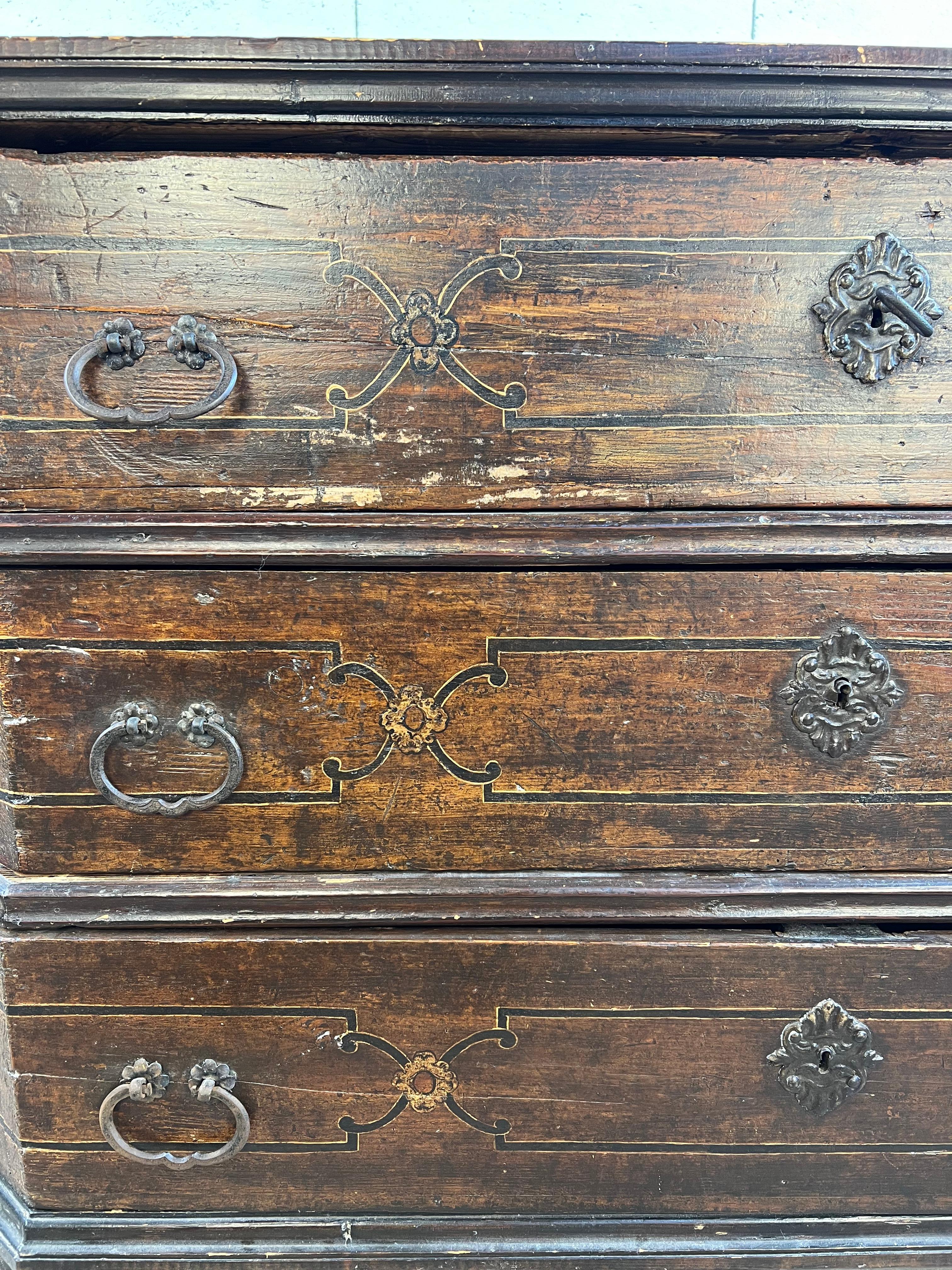 Italia settentrionale, XVIII secolo - Commode in legno naturale con finitura in finto marmo In condizioni buone in vendita a PARIS, FR
