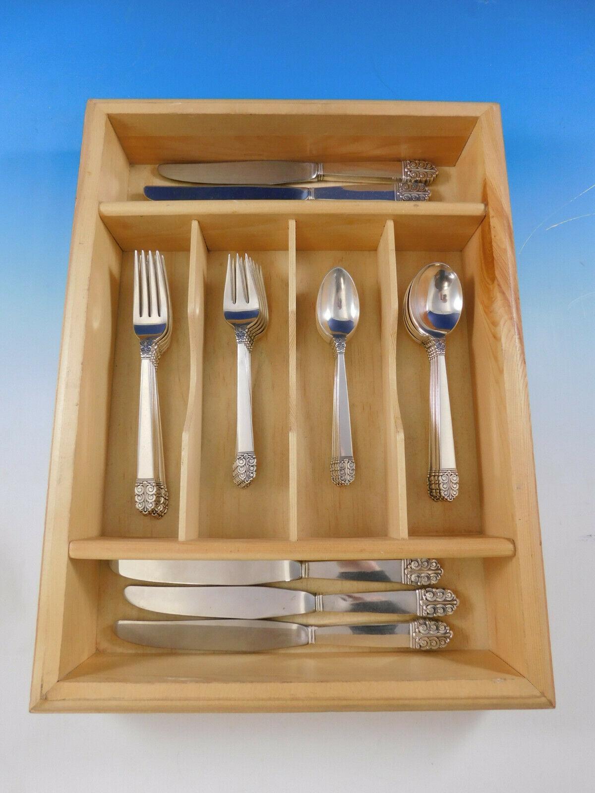 Mid-Century Modern Northern Lights by International glossy Sterling silver flatware set, 30 pieces. This set includes:

6 knives, 8 7/8