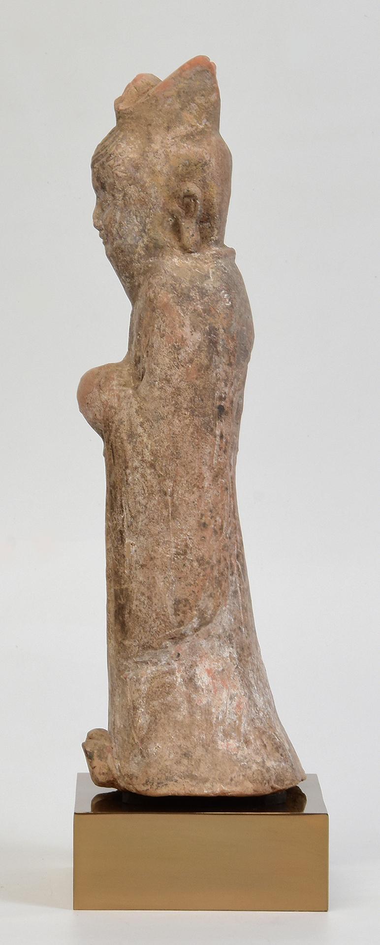 Northern Qi Dynasty, Antique Chinese Pottery Standing Court Man For Sale 3