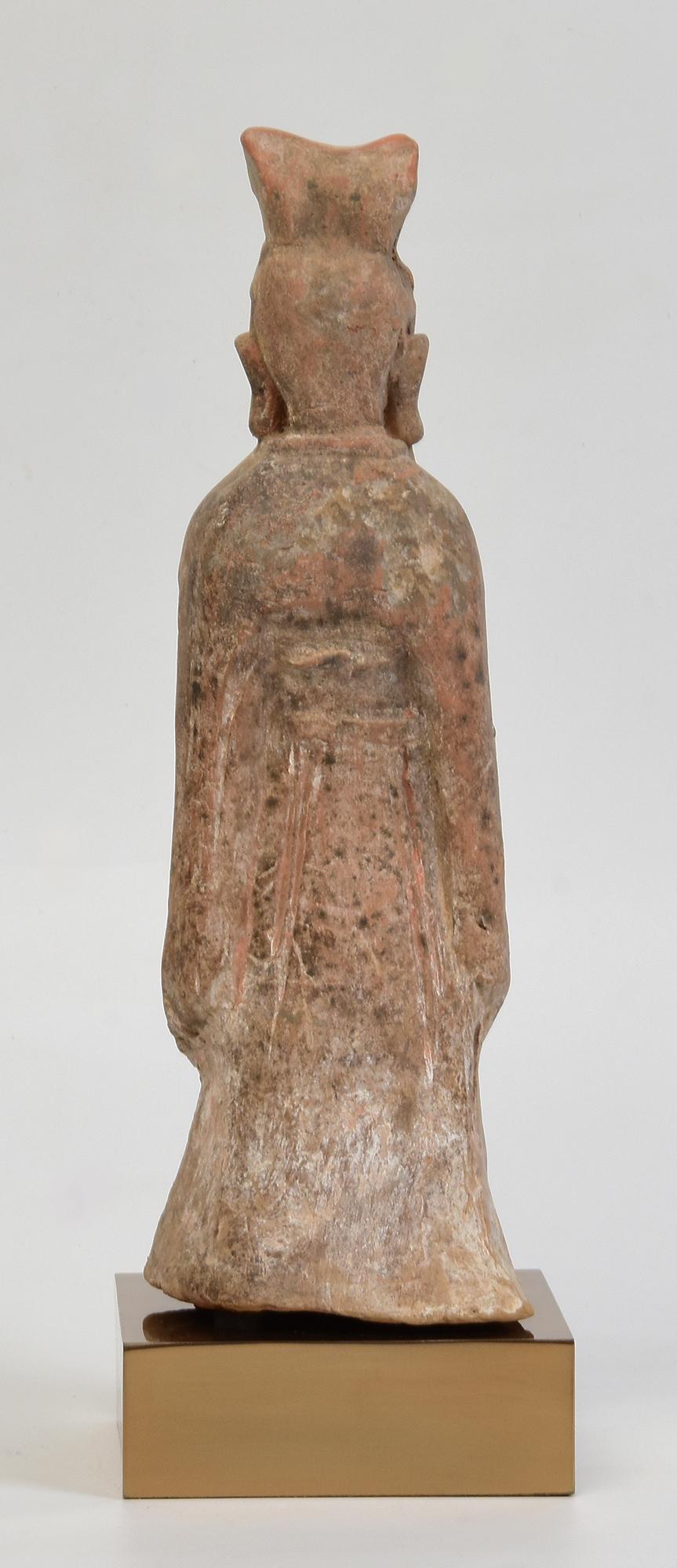 Northern Qi Dynasty, Antique Chinese Pottery Standing Court Man For Sale 4