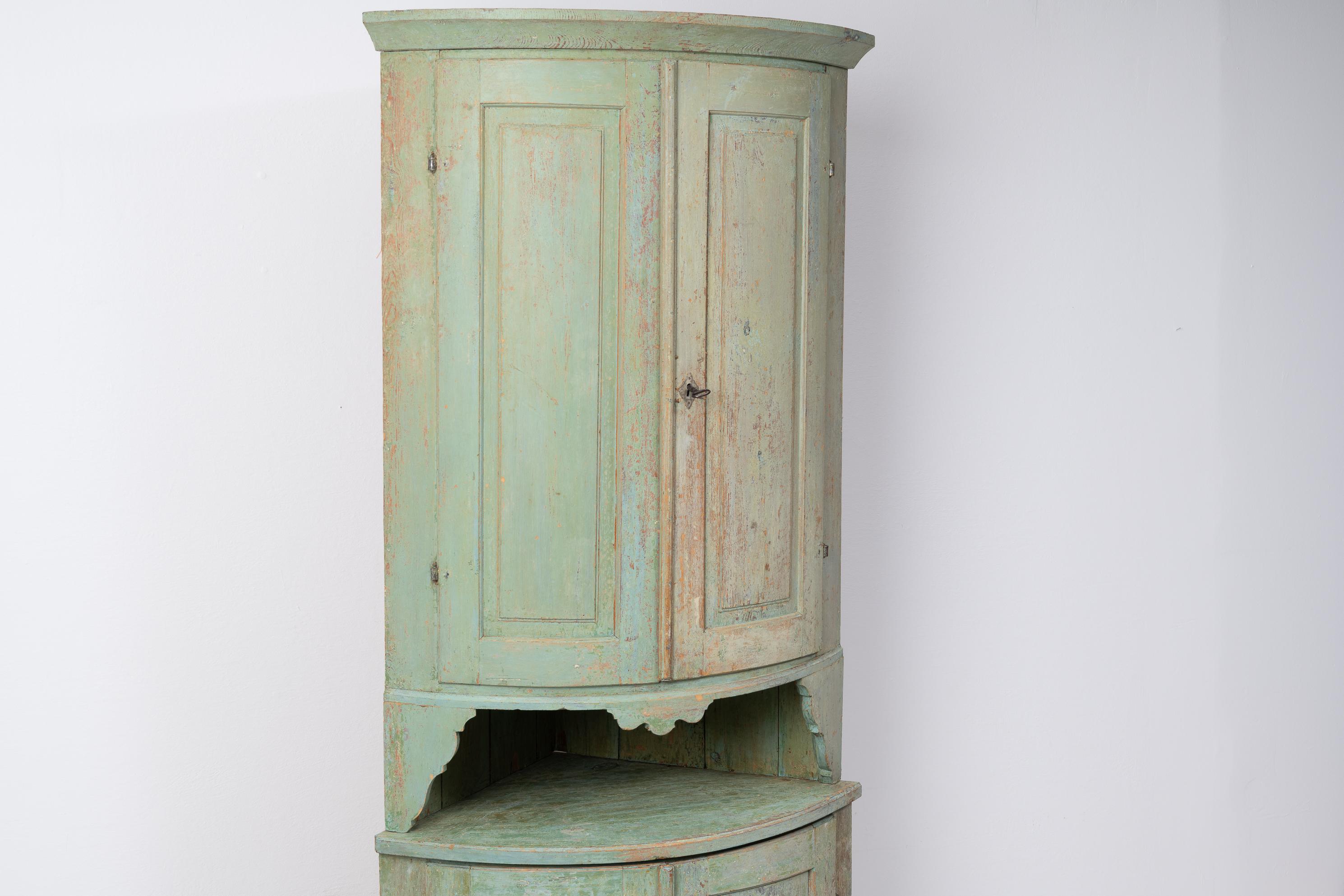 Northern Swedish Country Gustavian Corner Cabinet 2