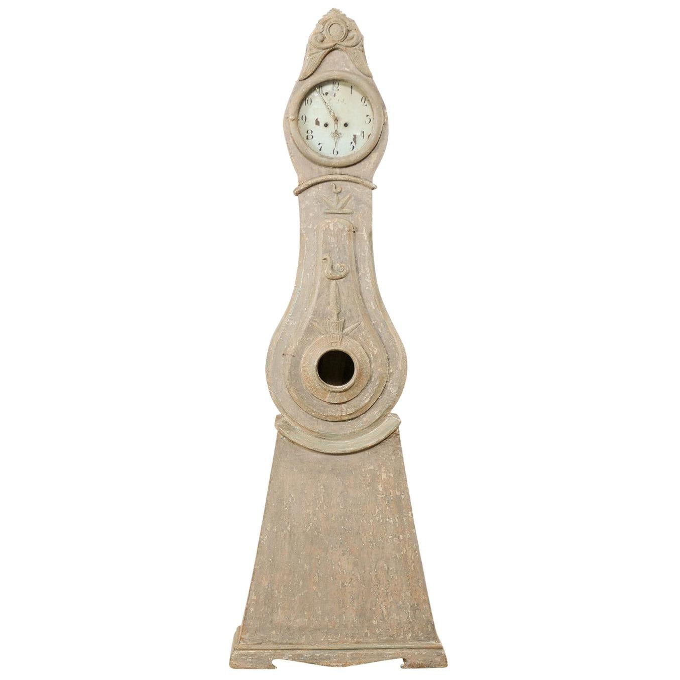 Horloge de parquet du nord de la Suède avec de jolis accents sculptés:: début du 19e siècle