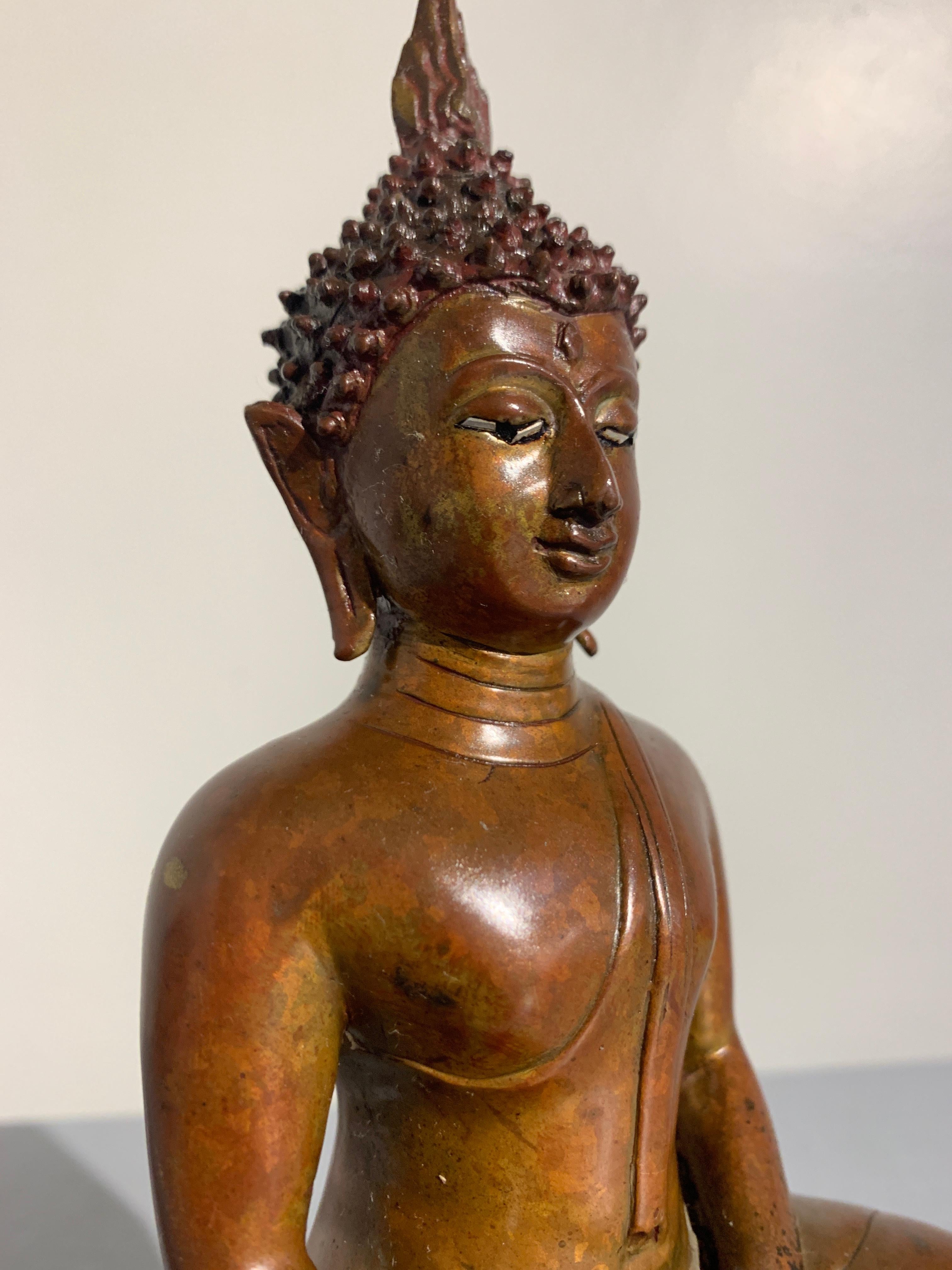Northern Thai Lan Na Bronze Buddha Seated in Meditation, 15th-16th Century For Sale 5