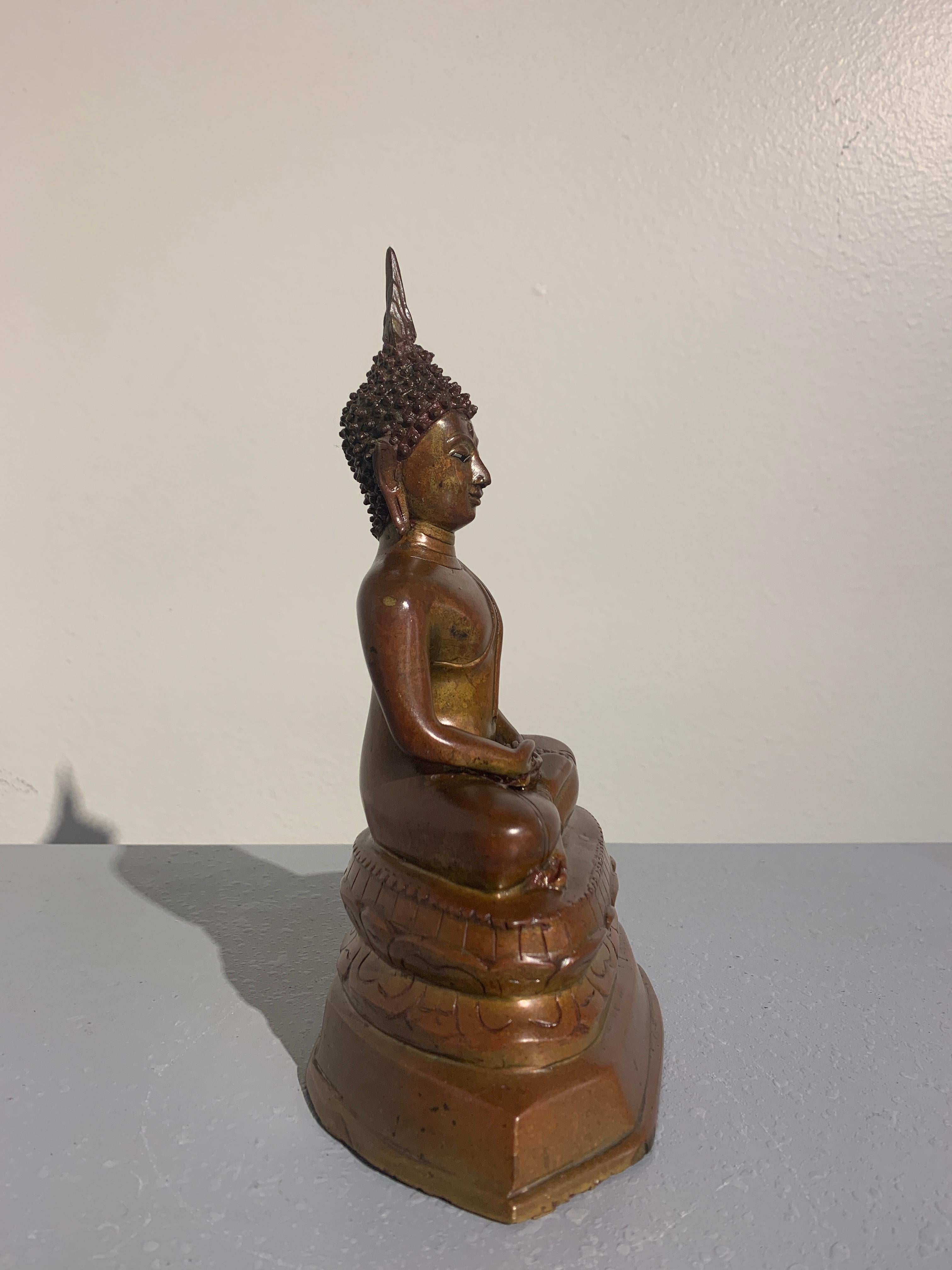 Cast Northern Thai Lan Na Bronze Buddha Seated in Meditation, 15th-16th Century For Sale