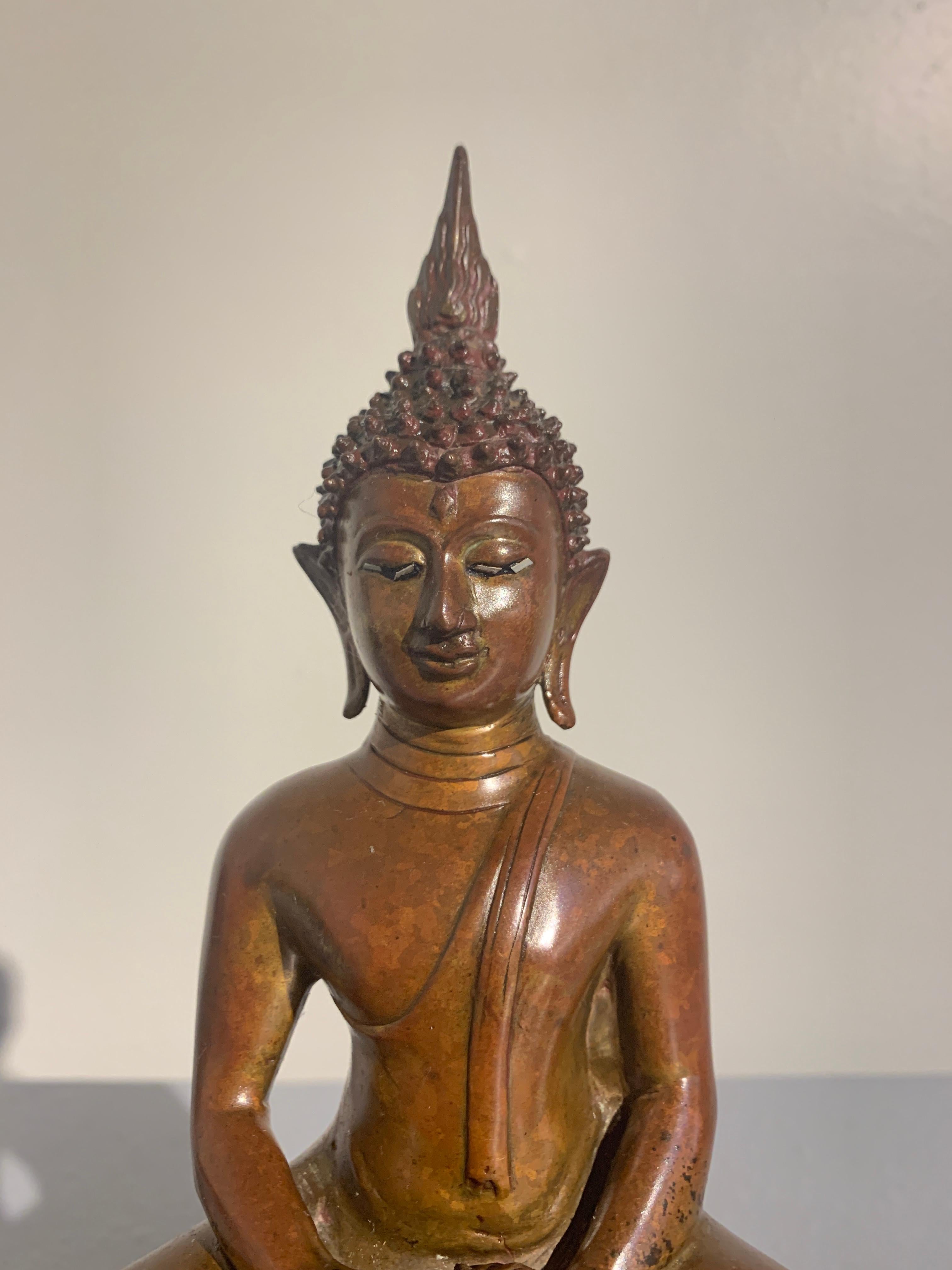 Northern Thai Lan Na Bronze Buddha Seated in Meditation, 15th-16th Century For Sale 1