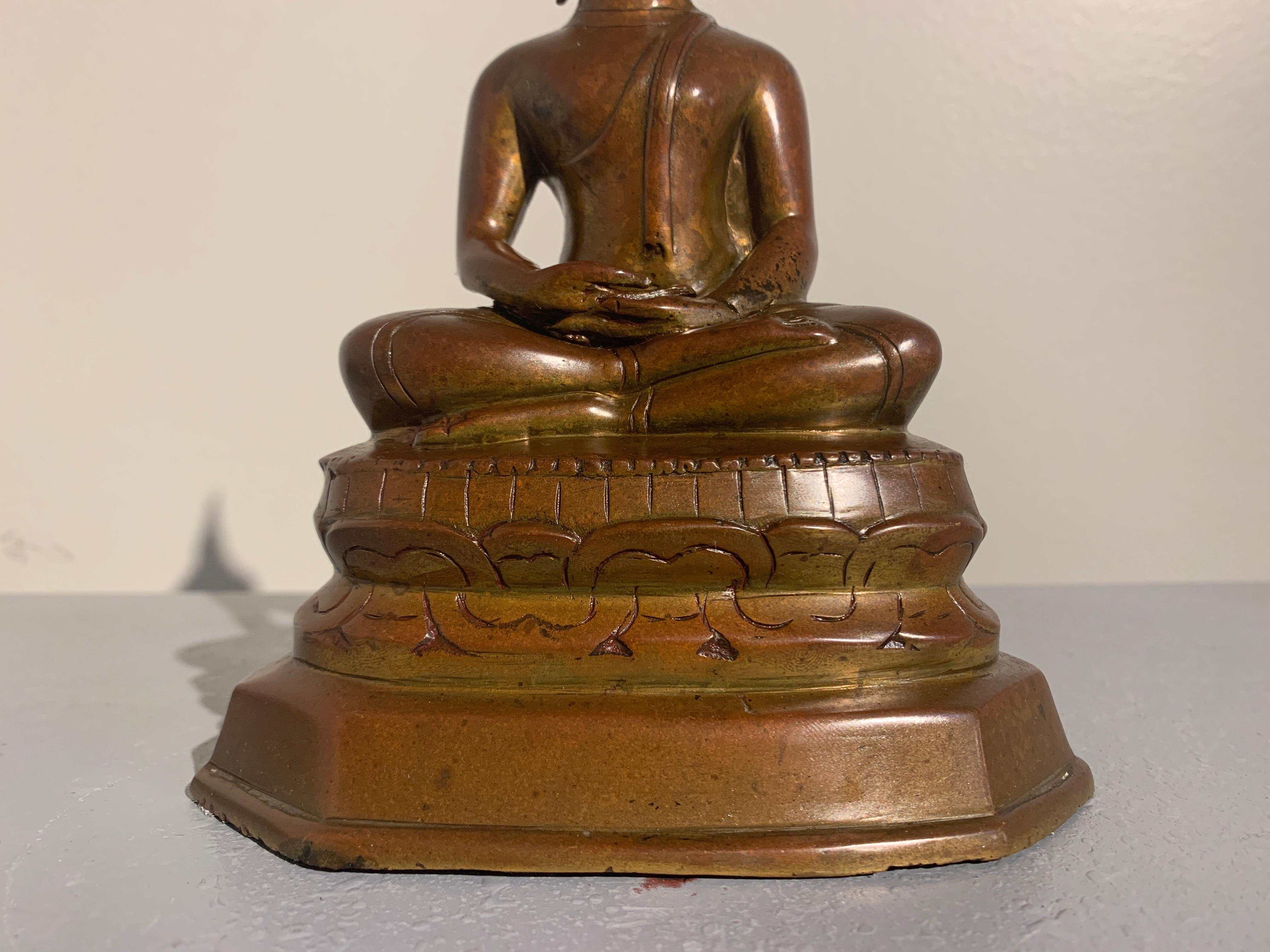 Northern Thai Lan Na Bronze Buddha Seated in Meditation, 15th-16th Century For Sale 2