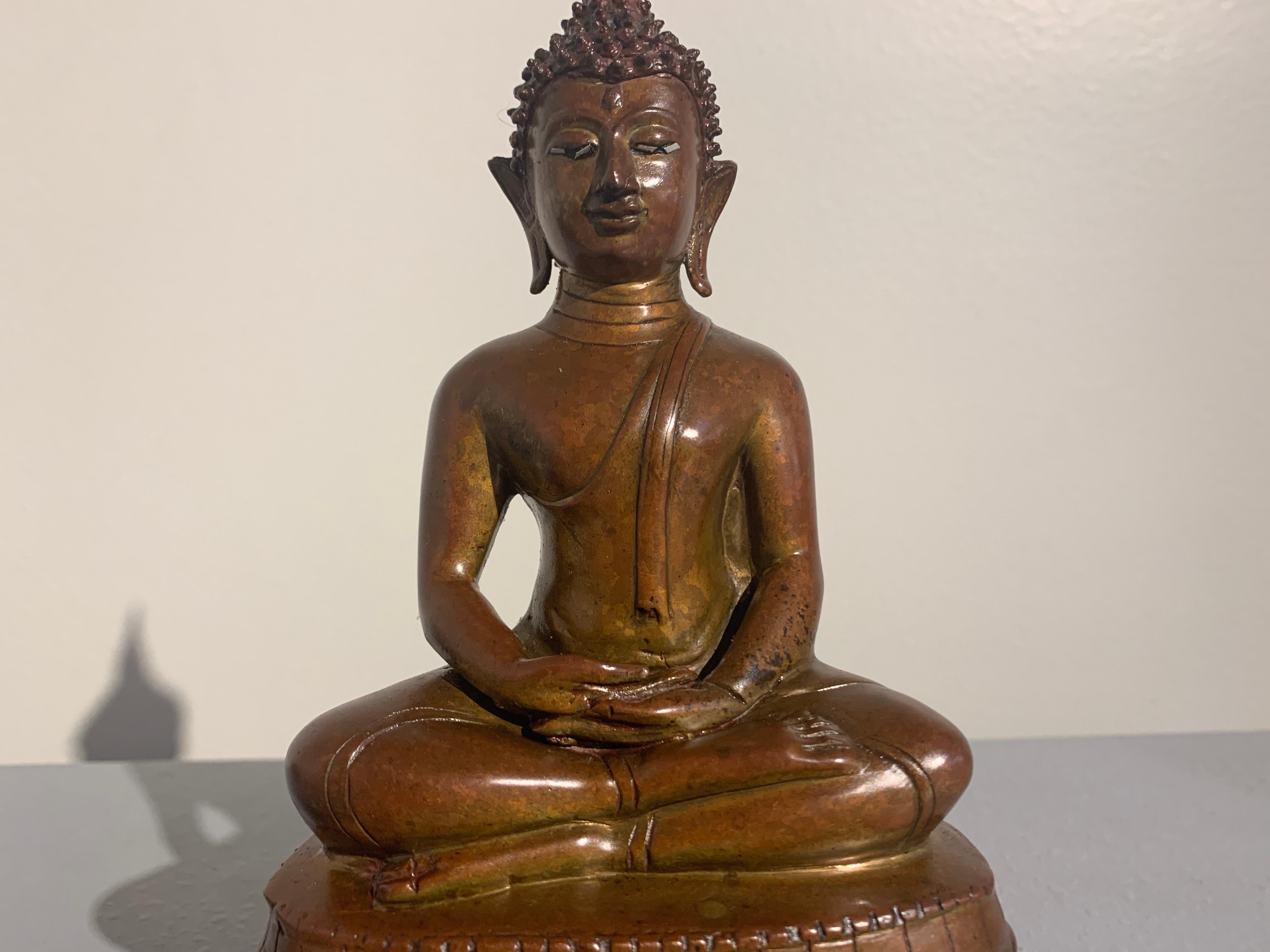 Northern Thai Lan Na Bronze Buddha Seated in Meditation, 15th-16th Century For Sale 3