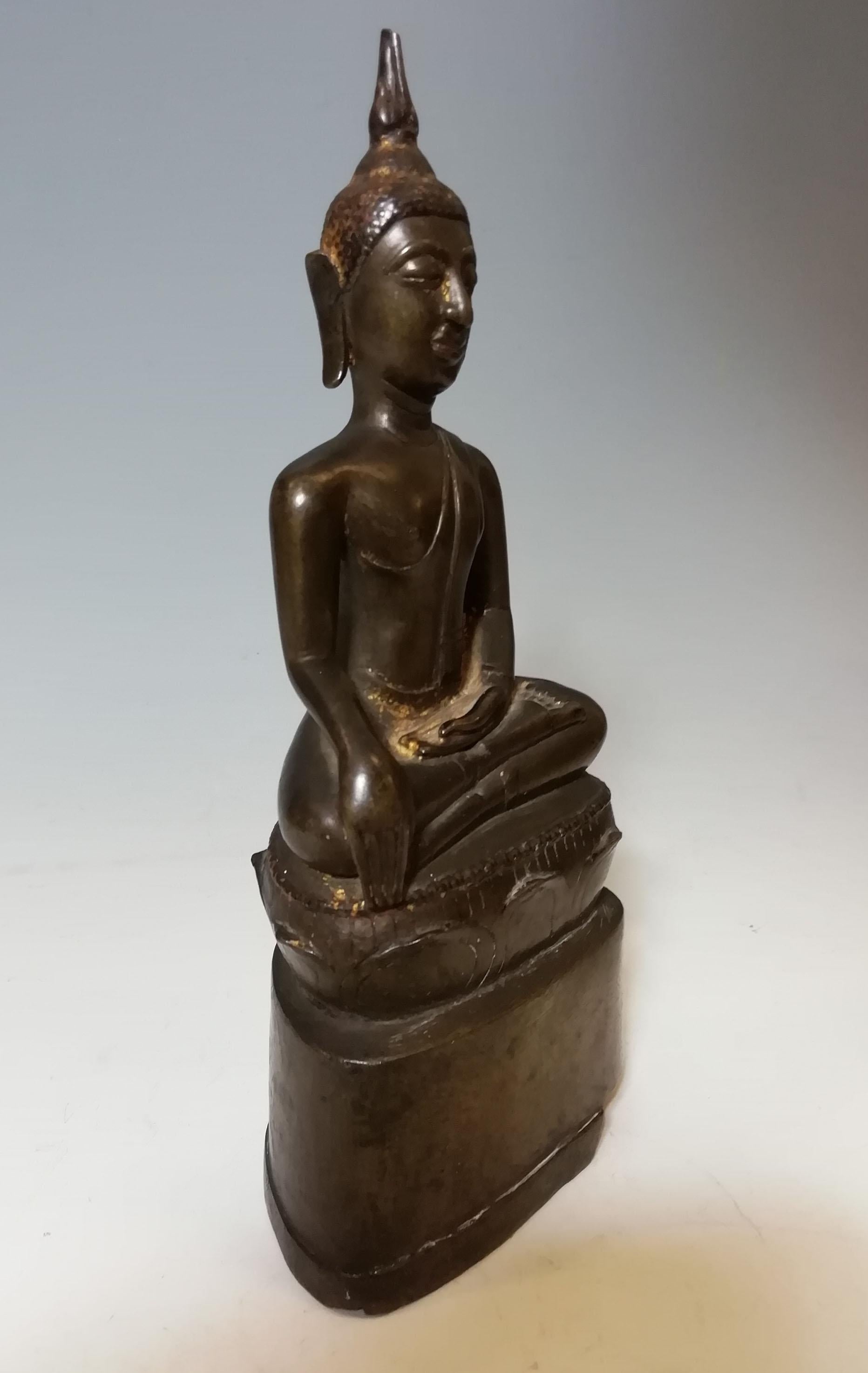 Northern Thai Lanna Period Bronze Buddha, circa 18th Century In Fair Condition In London, GB