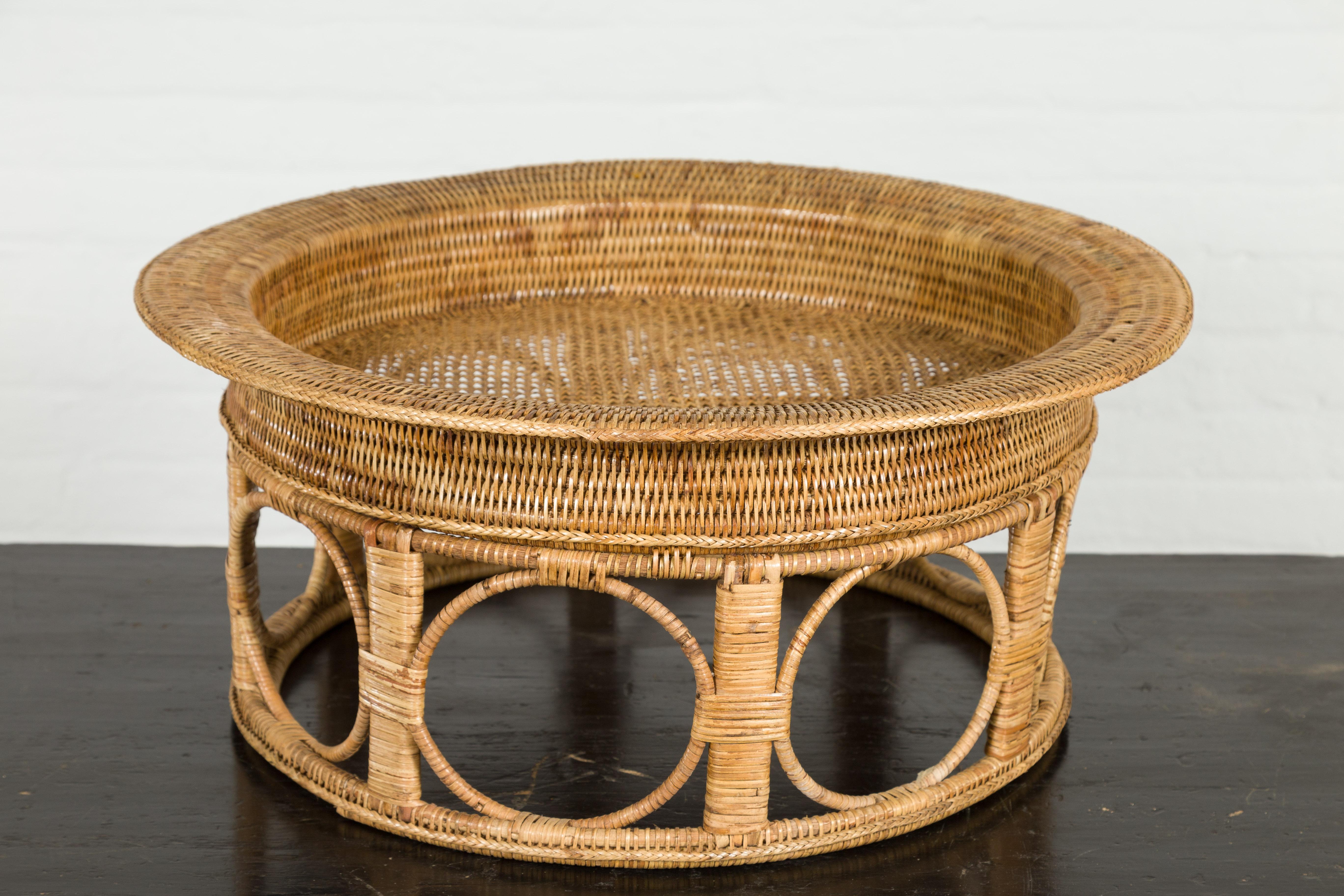 Northern Thai Vintage Woven Rattan Khantok Tray In Good Condition For Sale In Yonkers, NY