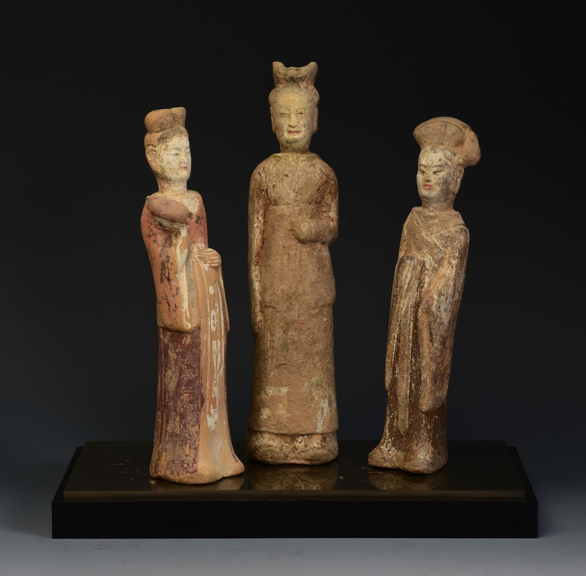 Northern Wei Dynasty, A Set of Antique Chinese Pottery Standing Court Ladies For Sale 6