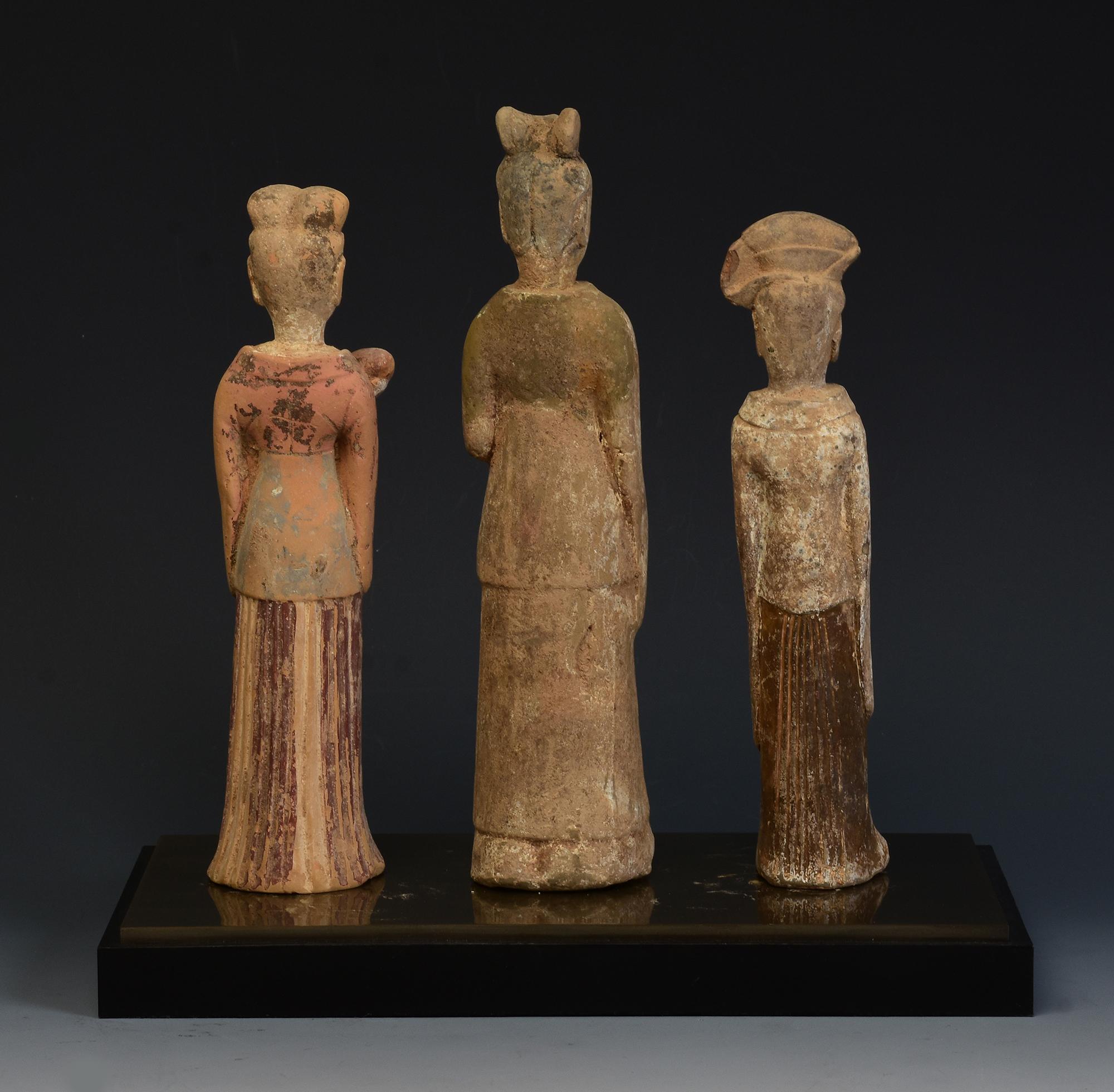 Northern Wei Dynasty, A Set of Antique Chinese Pottery Standing Court Ladies For Sale 8