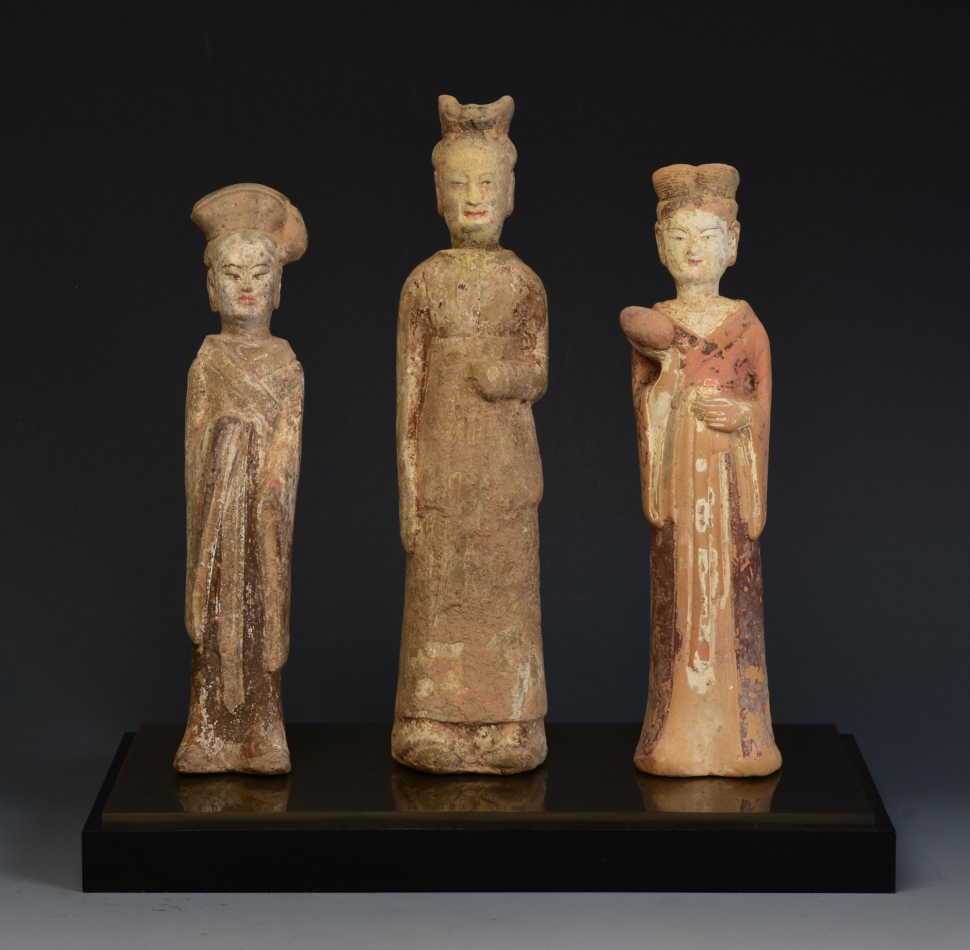 A set of Antique Chinese painted pottery standing court ladies, with original pigments remaining.

Age: China, Northern Wei Dynasty, A.D. 386 - 535
Size: Height 19.5 - 22.2 C.M. / Width 4 - 5.2 C.M. / Depth 4.2 - 5.5 C.M. (size excluding