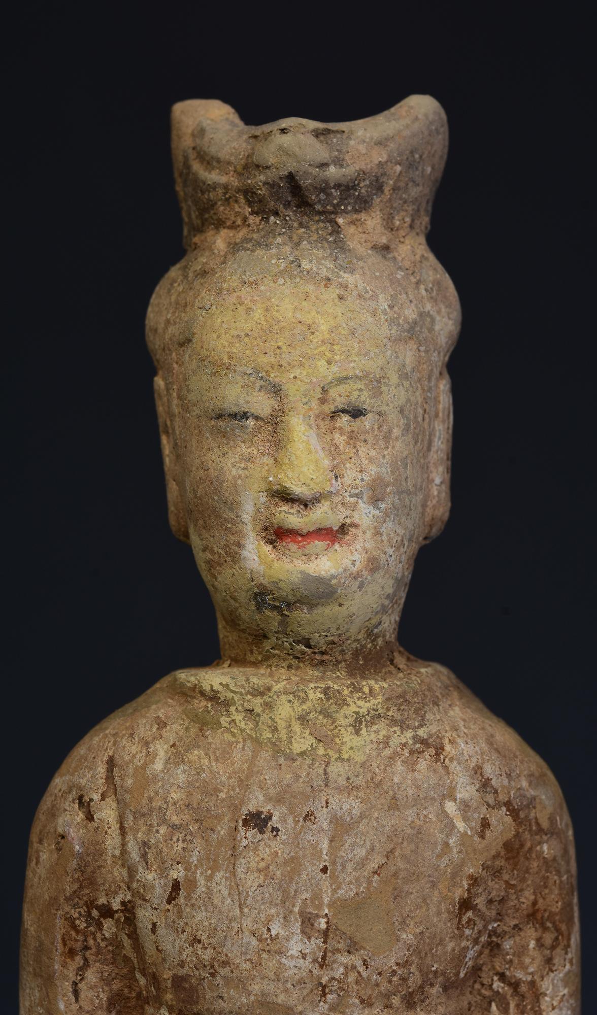 Northern Wei Dynasty, A Set of Antique Chinese Pottery Standing Court Ladies In Good Condition For Sale In Sampantawong, TH