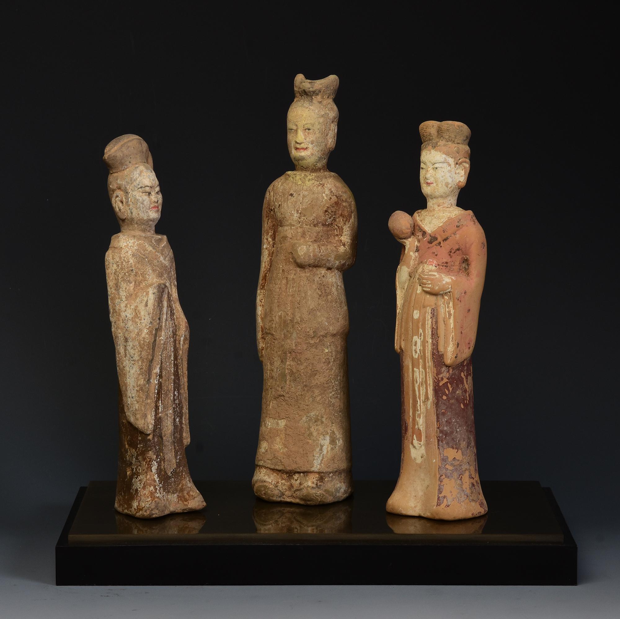 Northern Wei Dynasty, A Set of Antique Chinese Pottery Standing Court Ladies For Sale 1