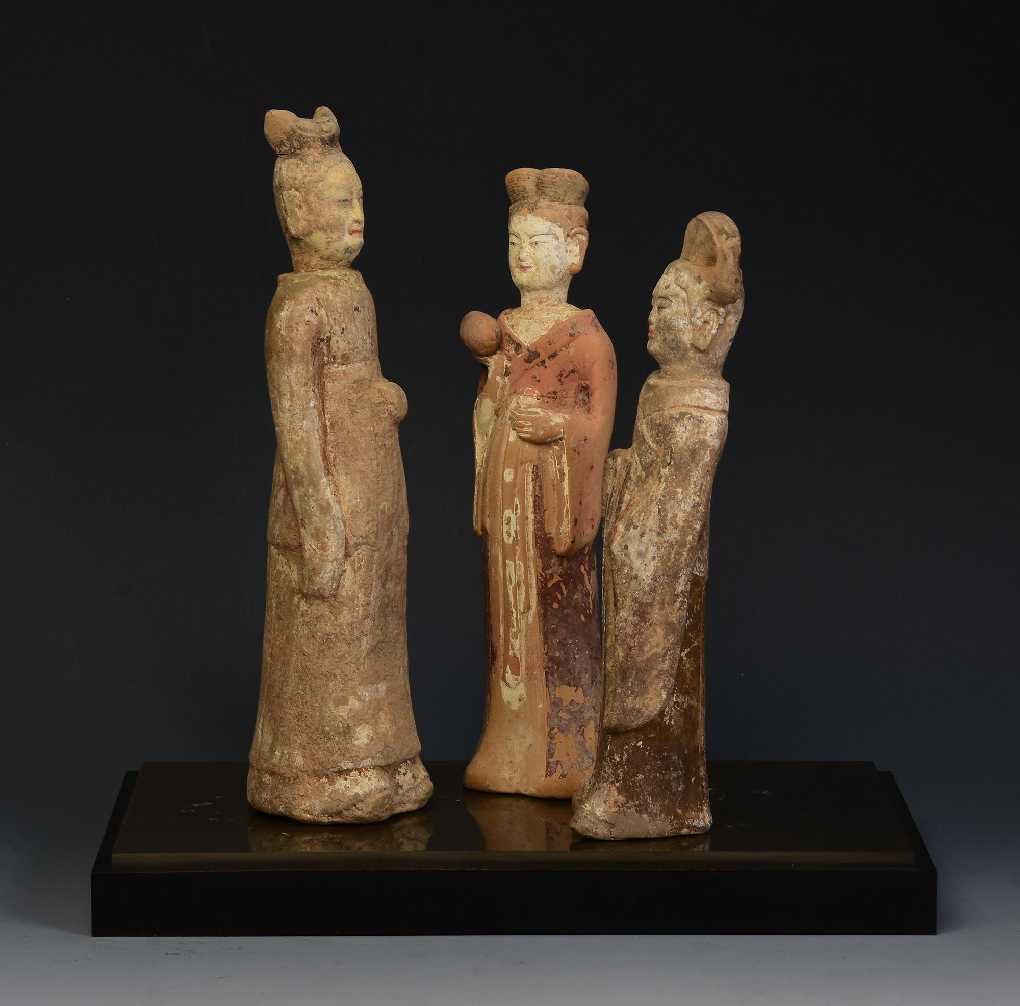 Northern Wei Dynasty, A Set of Antique Chinese Pottery Standing Court Ladies For Sale 3