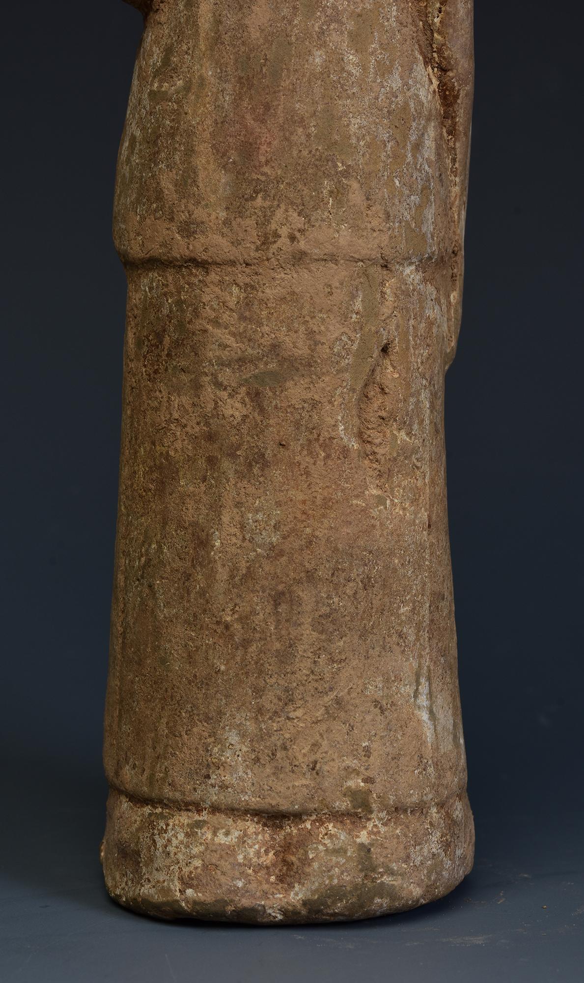Dynastie des Wei du Nord, ancienne poterie chinoise peinte, dame de cour debout en vente 4