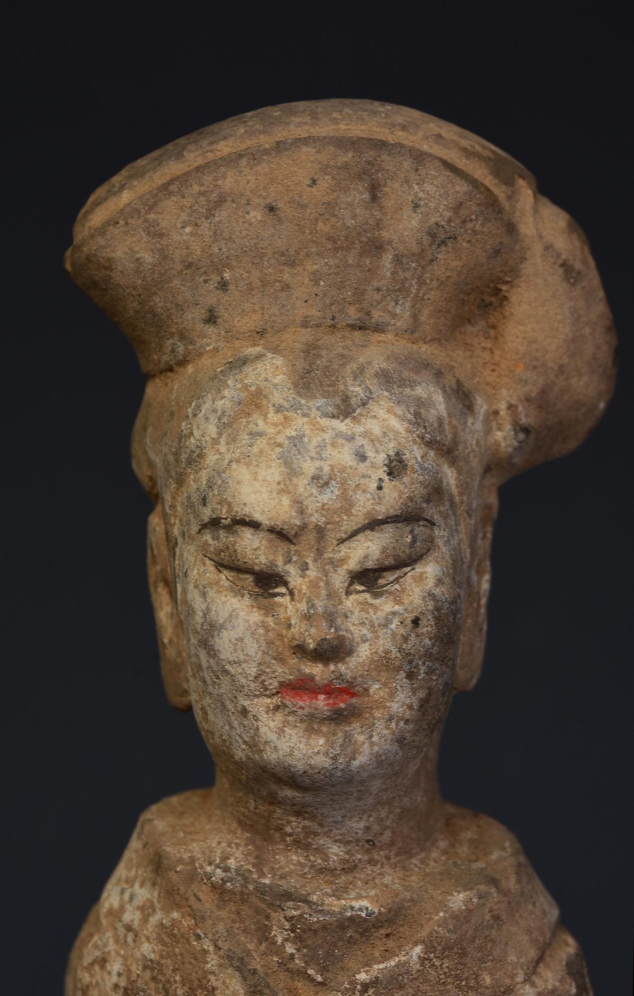 Chinois Dynastie des Wei du Nord, ancienne poterie chinoise peinte, dame de cour debout en vente