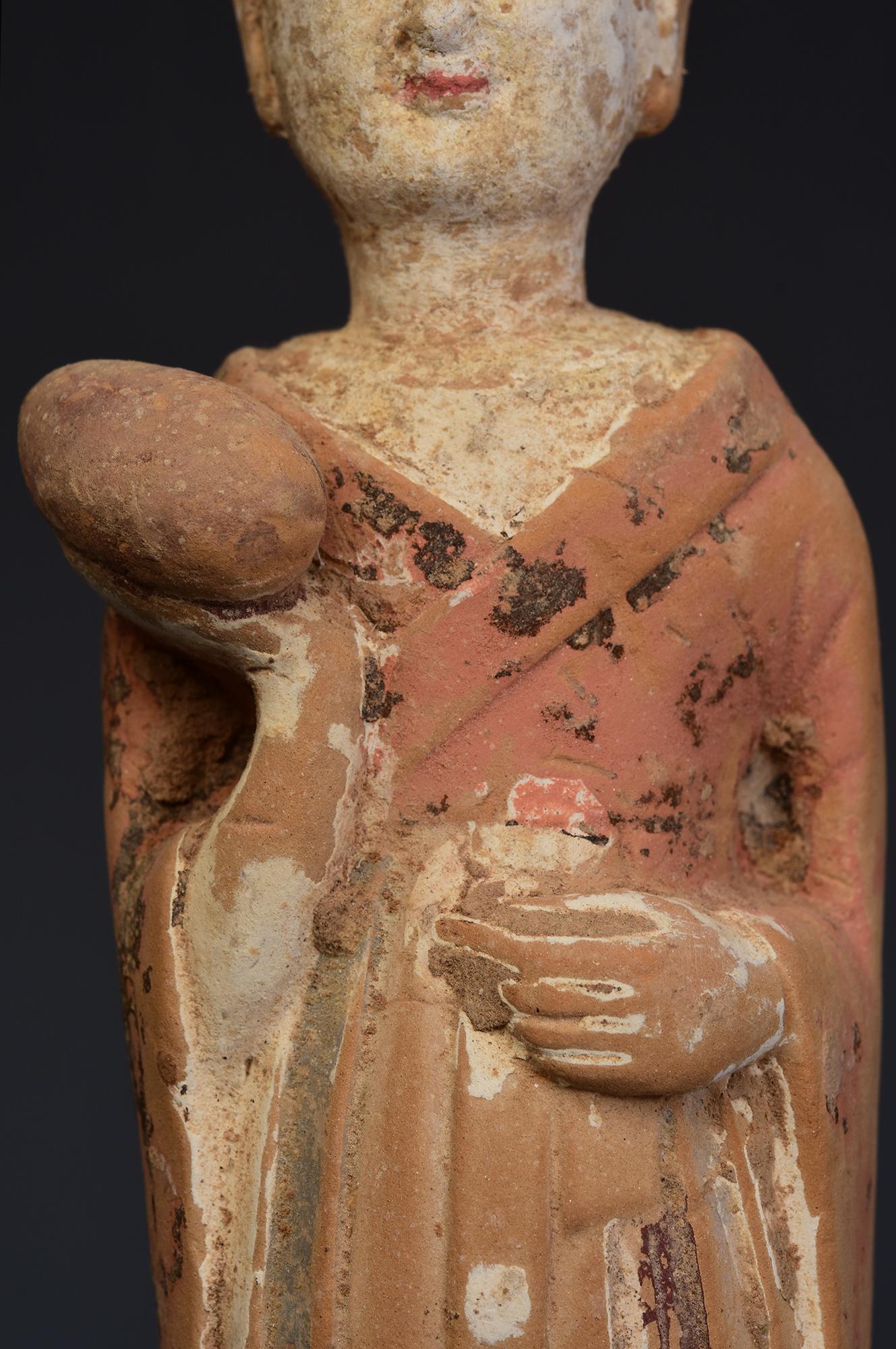 Northern Wei Dynasty, Antique Chinese Painted Pottery Standing Court Lady In Good Condition For Sale In Sampantawong, TH