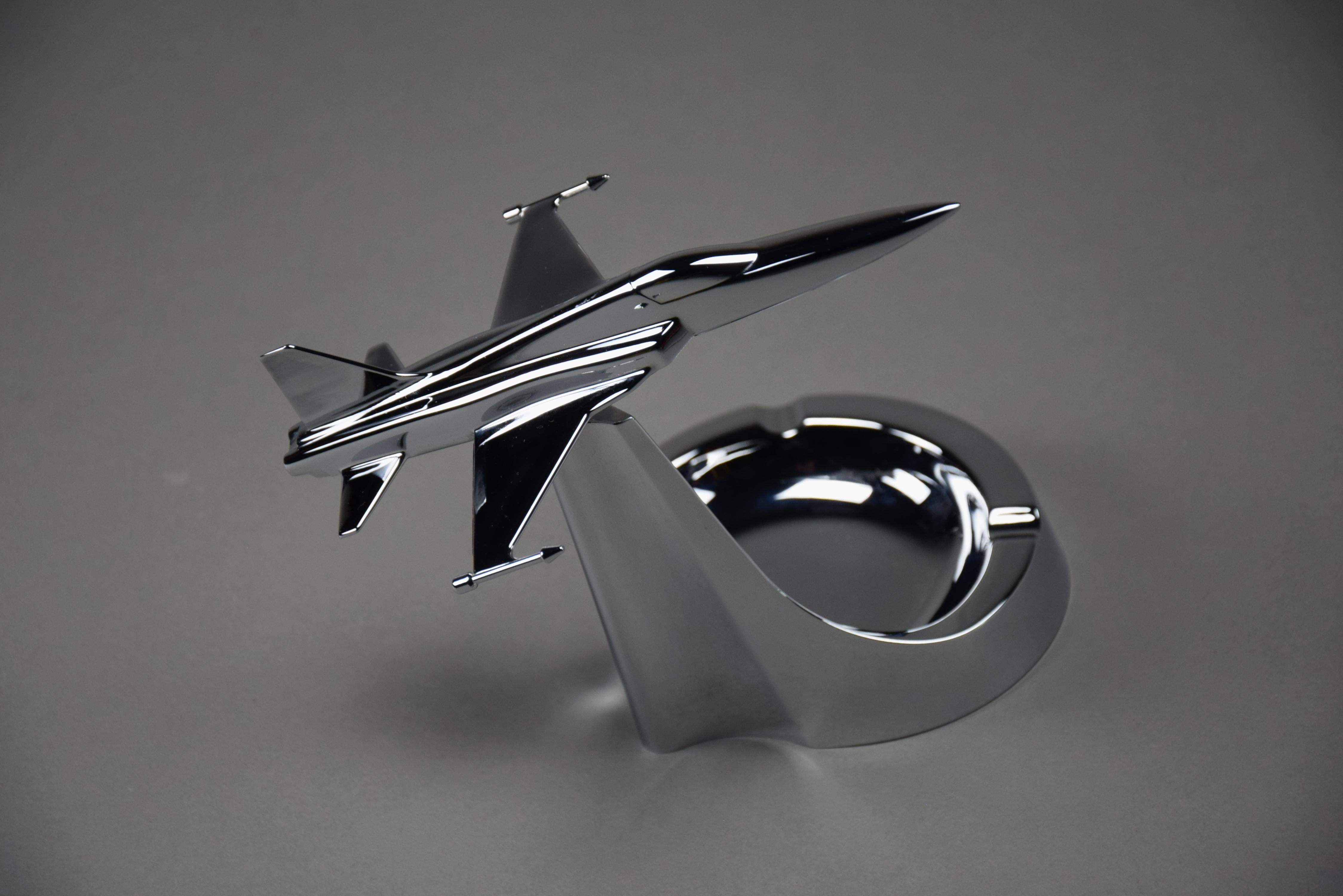 Introducing the ultimate collector's piece for aviation enthusiasts and connoisseurs of fine craftsmanship—the near mint chrome-plated Northrop F-5 Supersonic Fighter Aircraft Promotional Ashtray, meticulously crafted by Buhler in Switzerland during