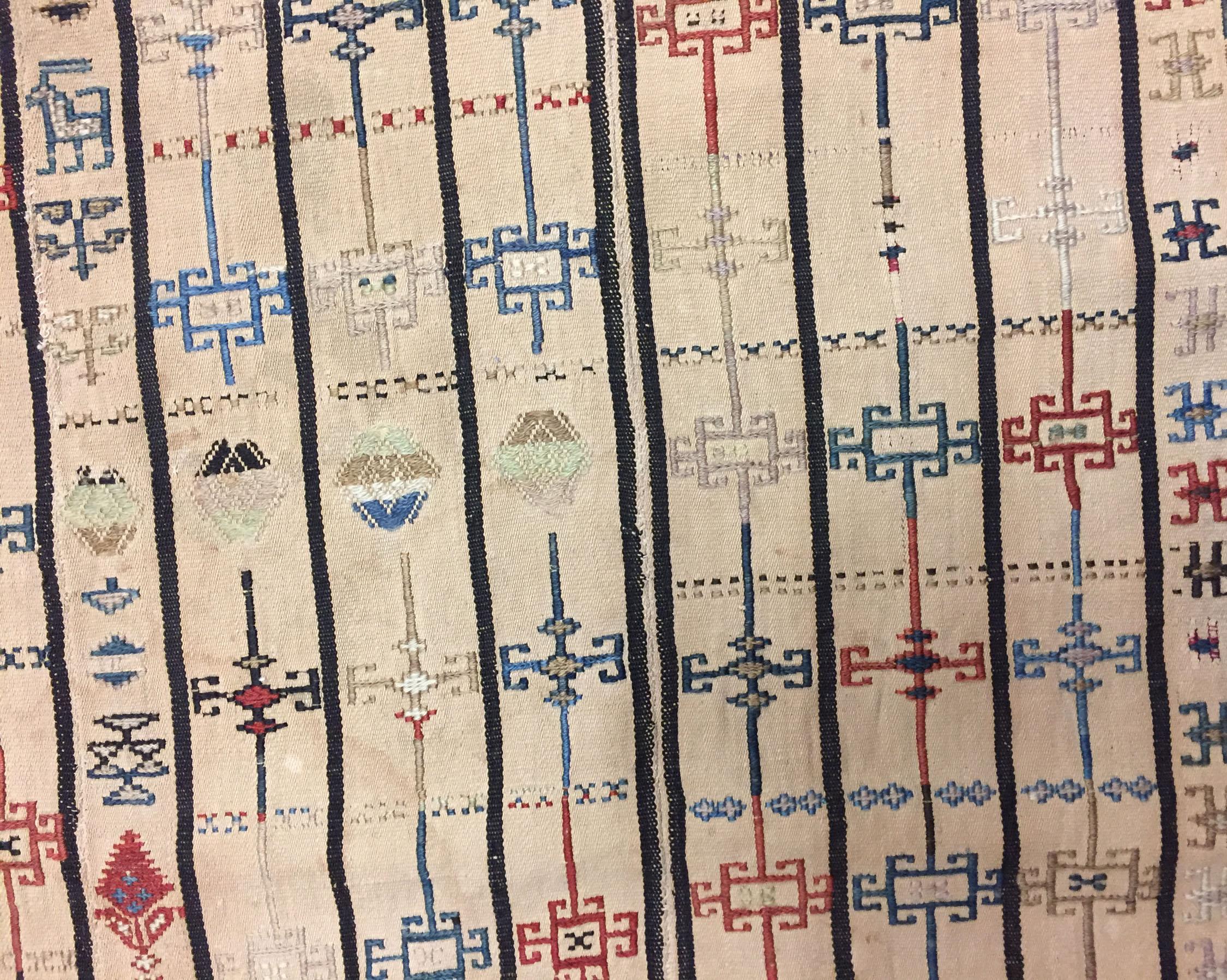 Northwest Persian Flatweave Jajim Cover  5'7 x 6'5 In Good Condition For Sale In New York, NY