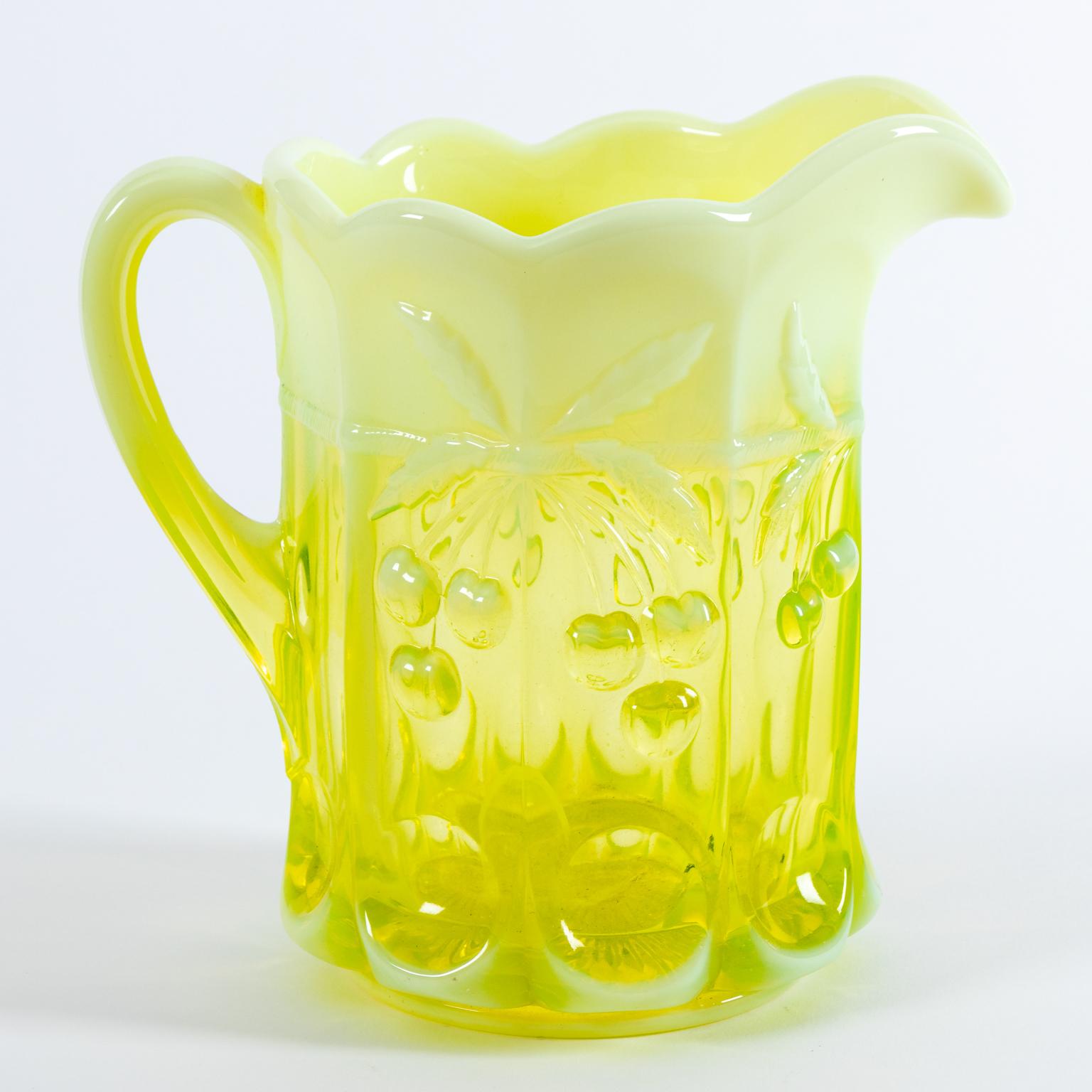 Northwood Opalescent Pitcher In Good Condition In Stamford, CT