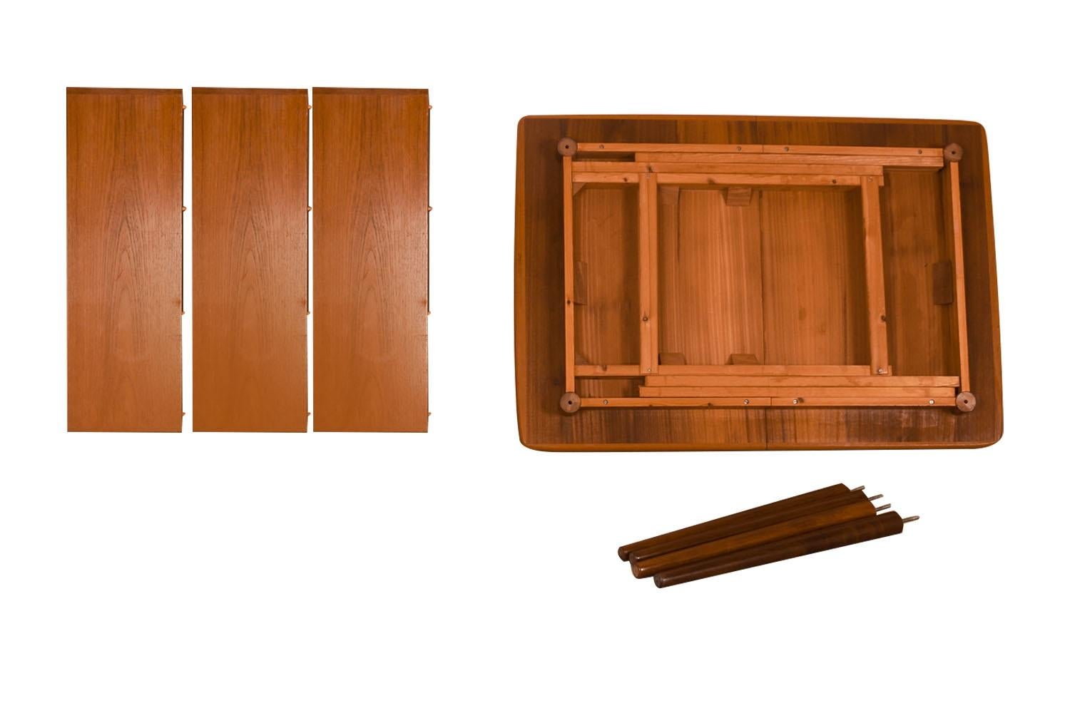 Milieu du XXe siècle Norway Large Dining Table Mid-Century Teak by Gustav Bahus en vente