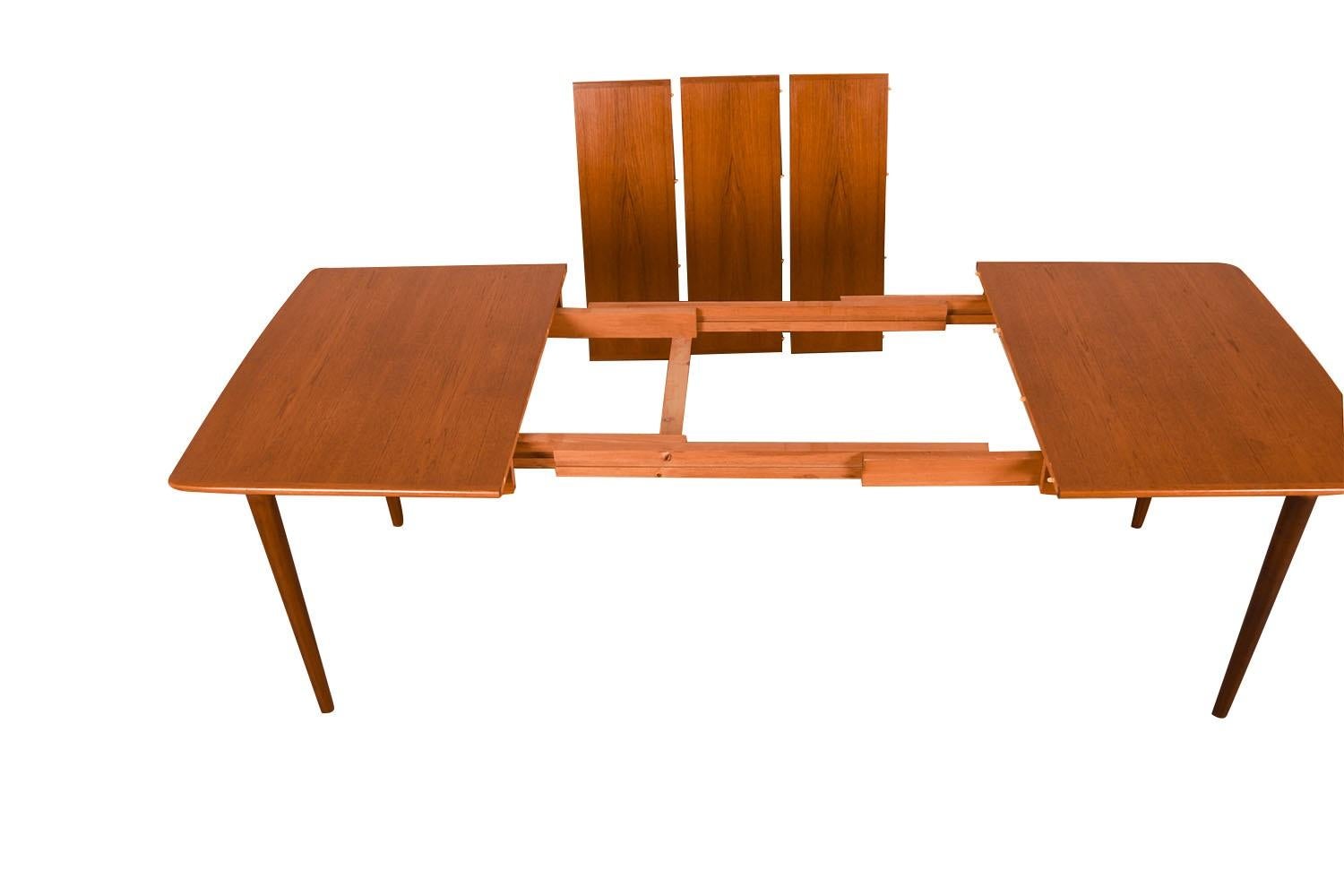 Norway Large Dining Table Mid-Century Teak by Gustav Bahus en vente 2