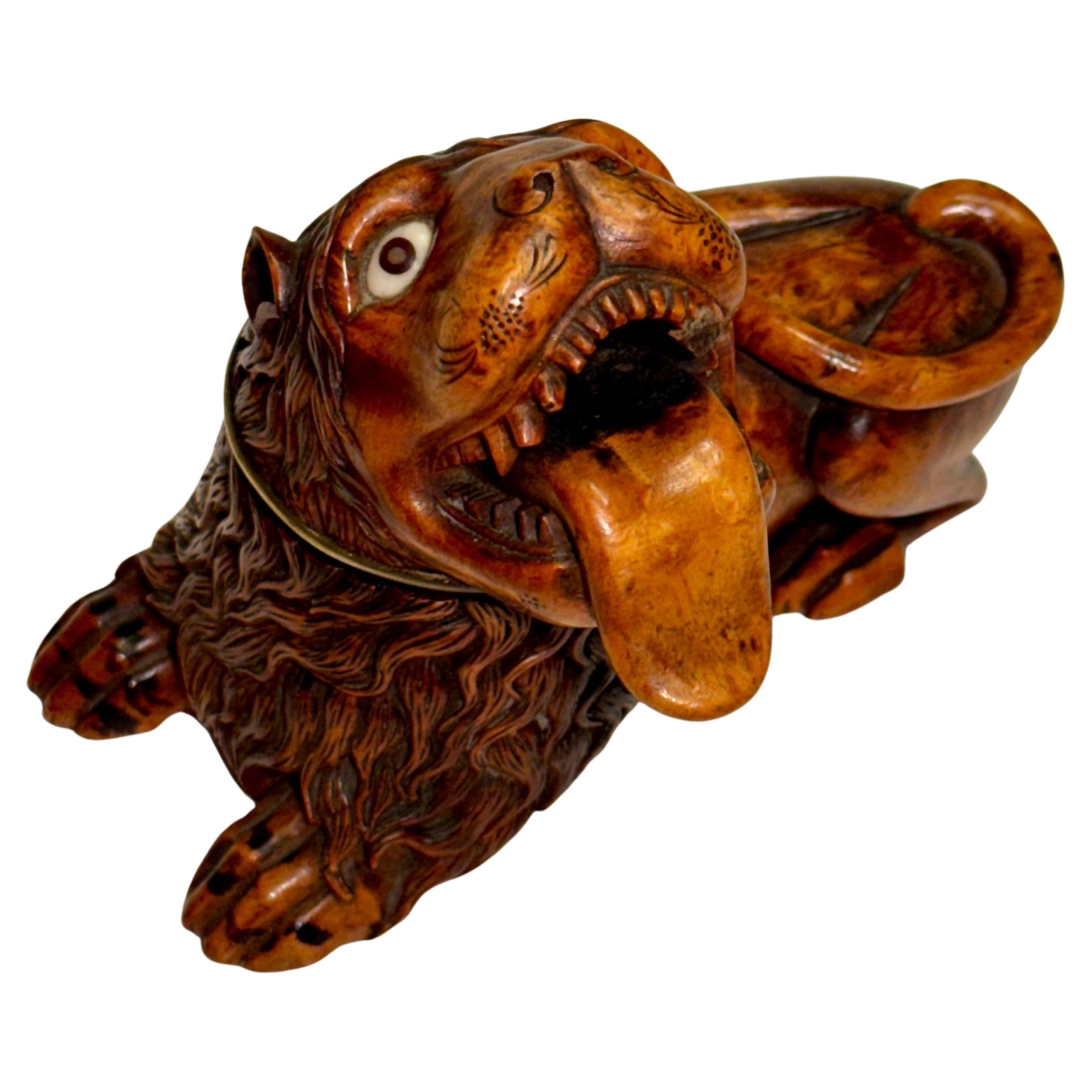 Baroque Norwegian 18th Century Hand-carved Burlwood Lion Pipe Head For Sale