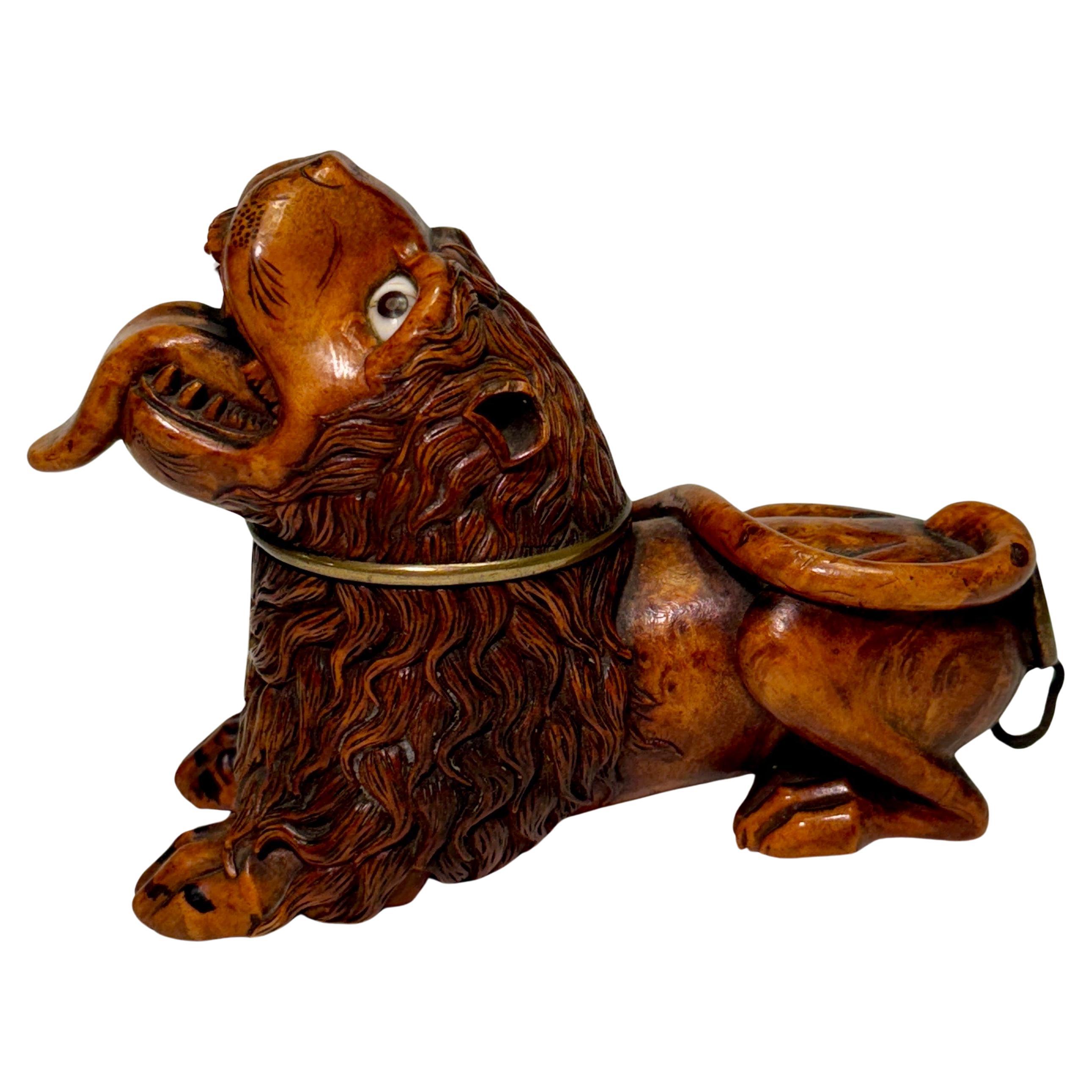 Norwegian 18th Century Hand-carved Burlwood Lion Pipe Head In Good Condition For Sale In Haddonfield, NJ