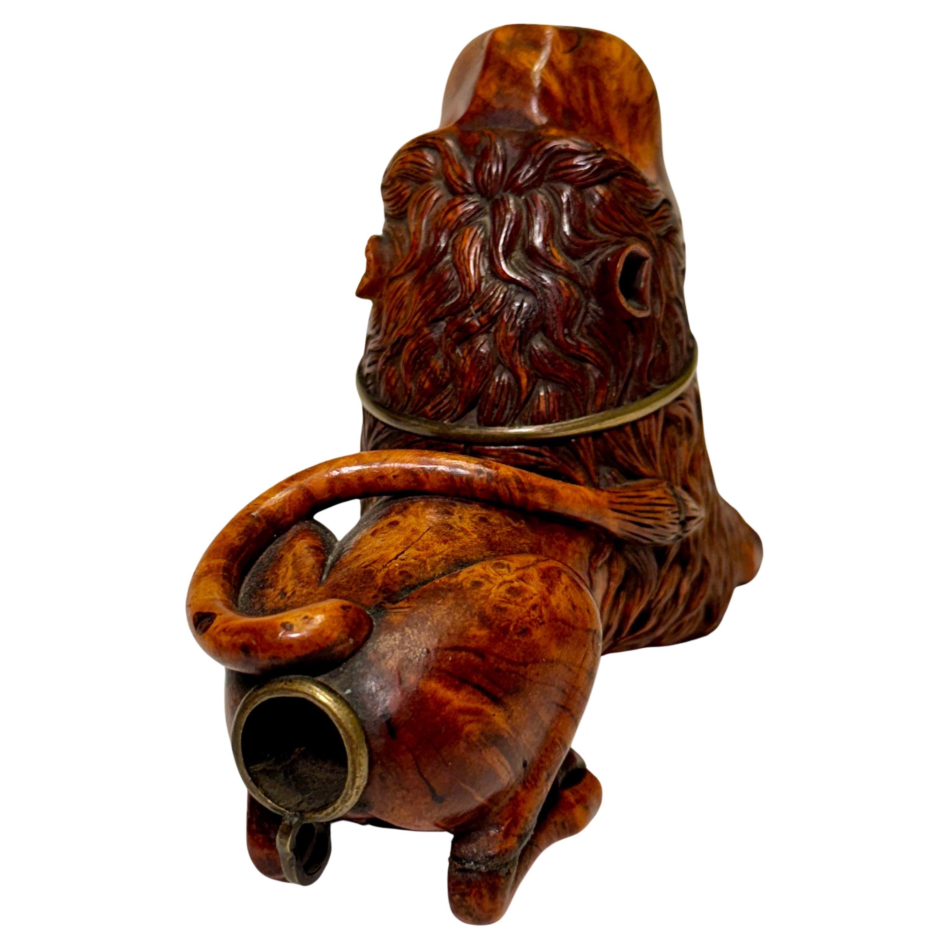 Norwegian 18th Century Hand-carved Burlwood Lion Pipe Head For Sale 2