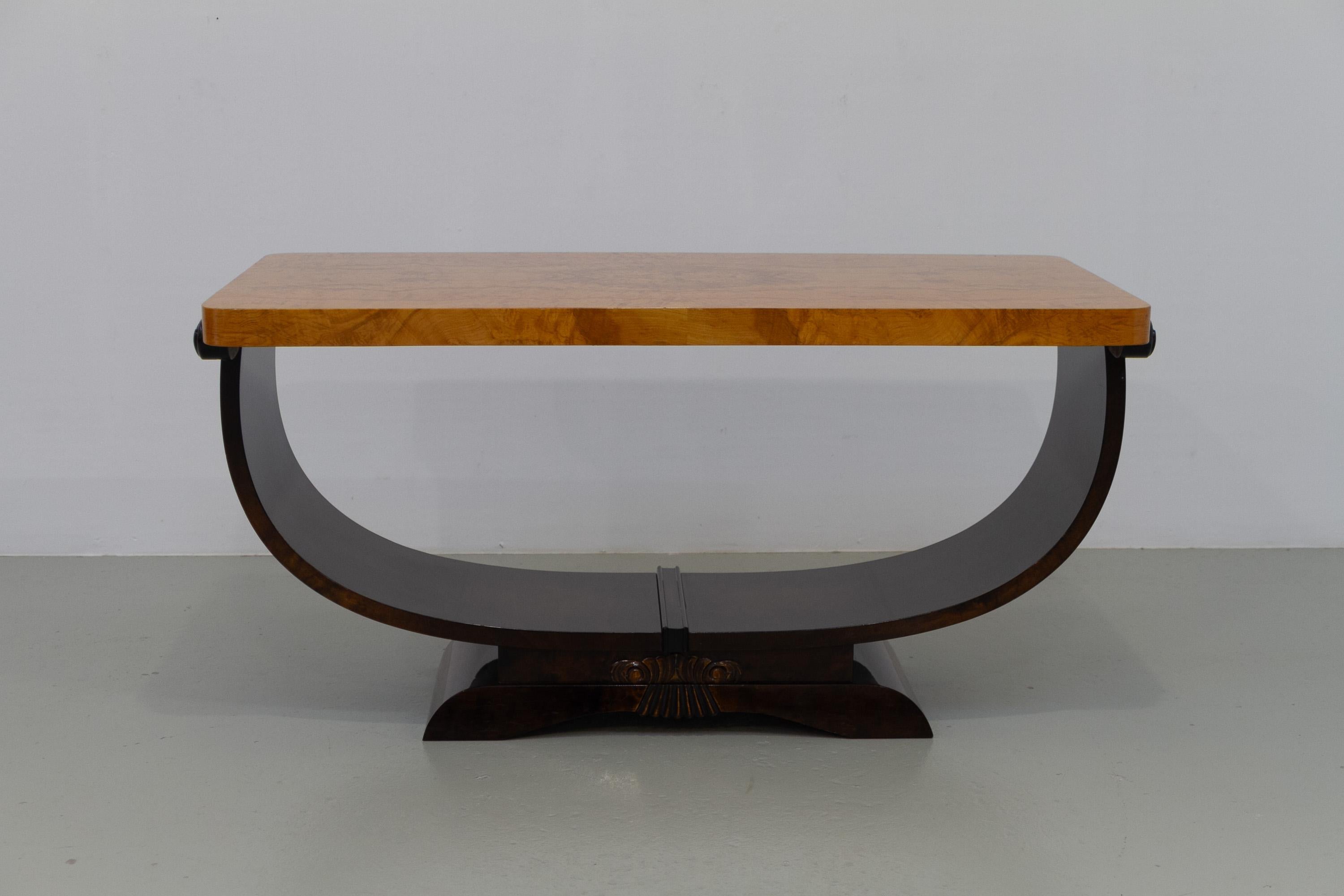 Norwegian Art Deco Burl Console or Coffee Table by Aase Dreieri, 1930s.

This stylish Scandinavian table with beautiful birch burlwood top can double as a console table and a coffee table.

Manufactured by Aase Dreieri in Ganddal Norway in the