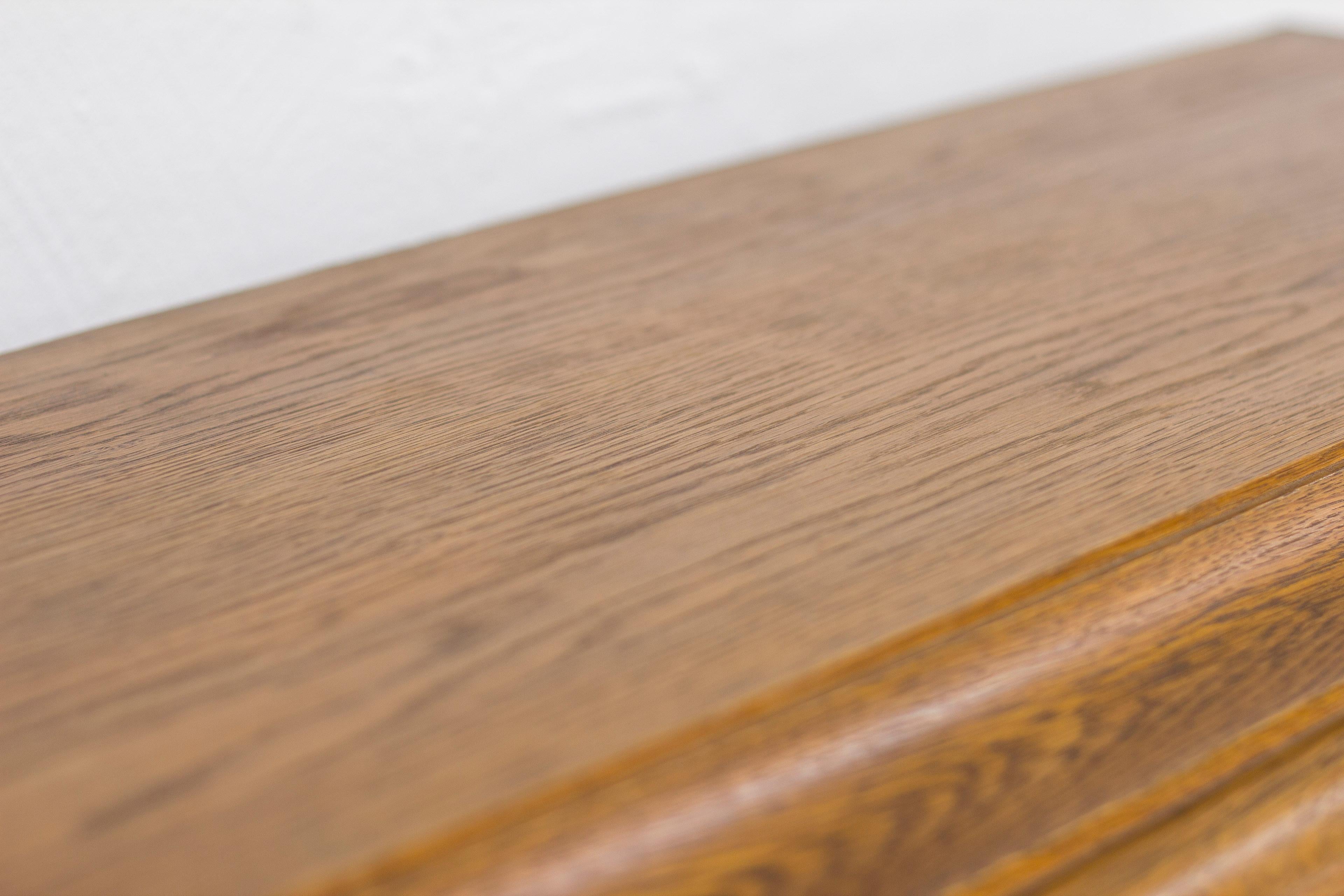 Cabinet norvegese Art Deco in Oak con ante a rilievo, stile Oscar Nilsson in vendita 7