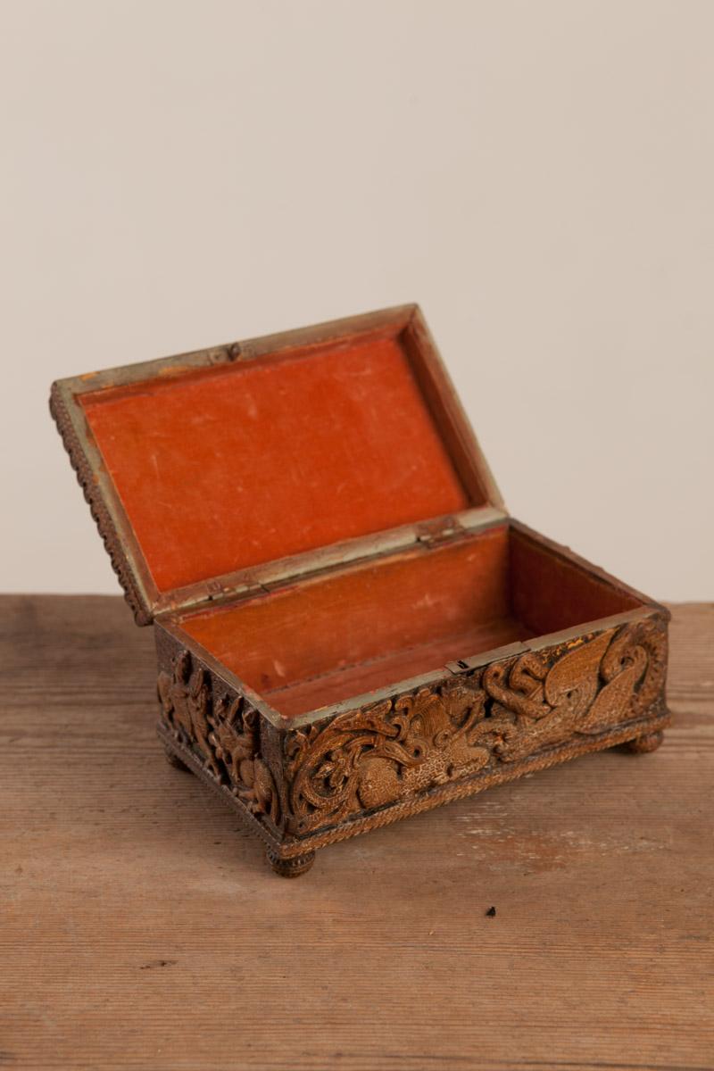 Very special Baroque box with carved decorations of mythical creatures and figurative scenes
Carved monogrammed initials 