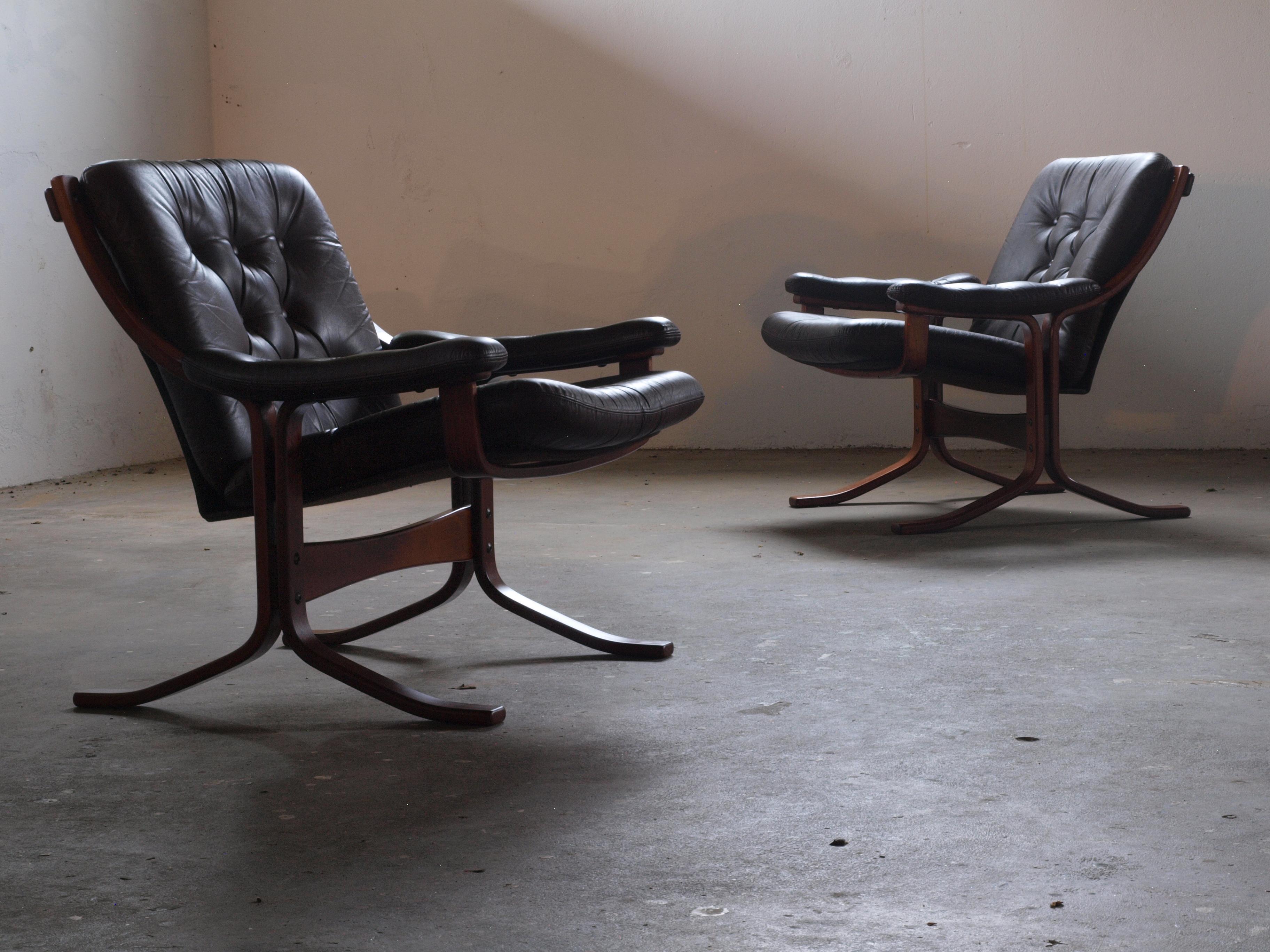 Mid-Century Modern Norwegian Cantilever Easy Chairs in Leather by Jon Hjortdal, Velledalen For Sale