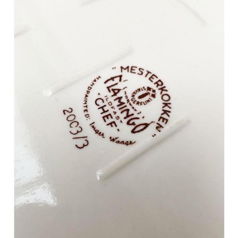 Piatto norvegese in ceramica Flamingo Master Chef dipinto a mano di Inger Waage in vendita 5