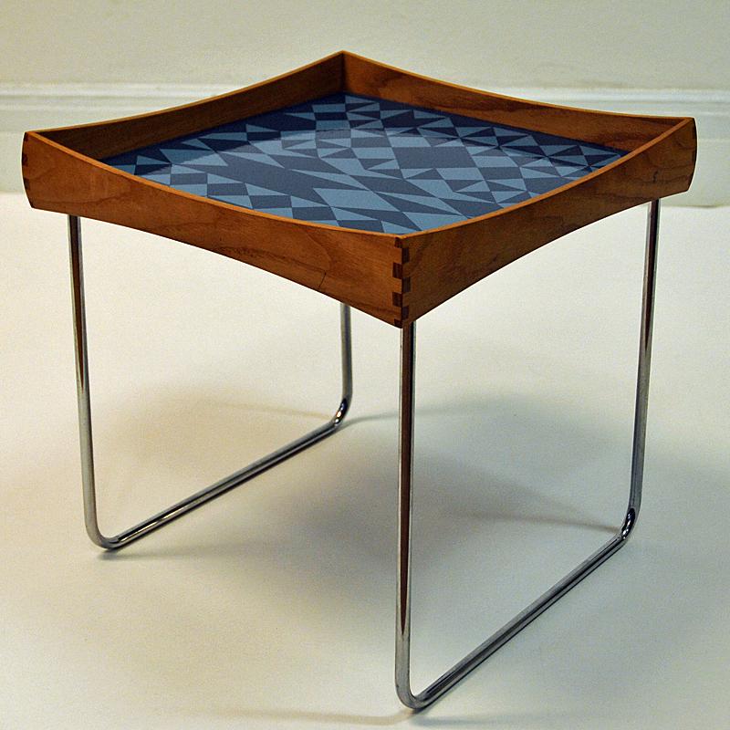 Norwegian Conform Tray Table 1962 with Enamel Top by Hermann Bongard for Plus In Good Condition In Stockholm, SE